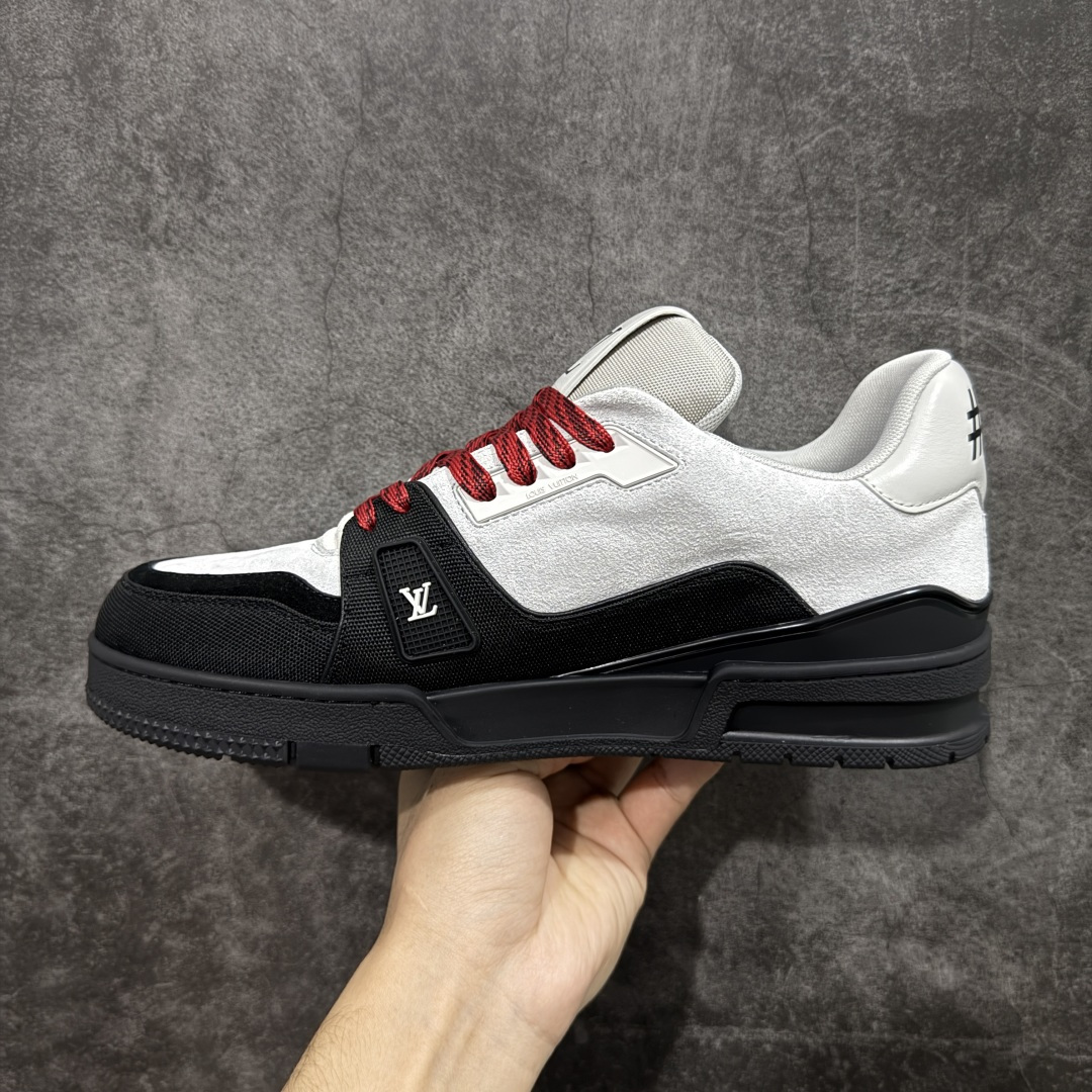 图片[2]-【YS纯原顶级版】顶级莞产 LOUIS VUITTON 路易威登 LV Trainer 牛皮革 拼接黑绿 ✦ 原楦原纸版开模，鞋型立体饱满 ✦ 零毛边、零溢胶、零线头瑕疵 ✦ 细节与原版一致 区分市面通货 ✦ 多层叠片＋电脑针车，针距密度一致 ✦ Monogram浮雕＋3D高频压纹 ✦ 多密度发泡中底：支撑回弹媲美专柜 ✦ 原装橡胶大底：含胶量高、纹路深、双拼接零偏差 ✦ ZP级原装包装：专柜款鞋盒＋防尘袋＋说明书 尺码：39-45-选品中心