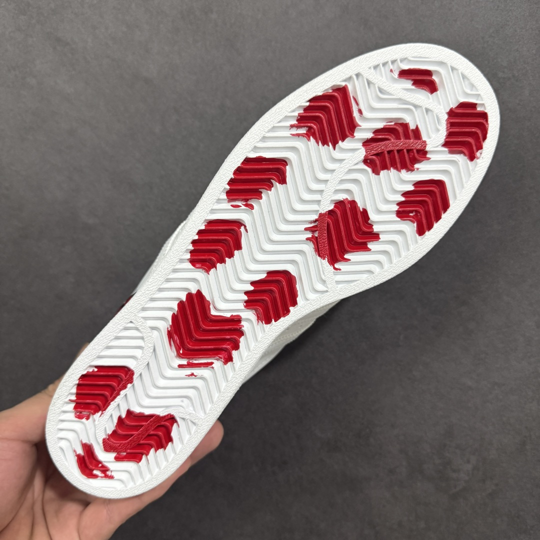 图片[9]-【公司级】Adidas Original Superstar 2 阿迪达斯 低帮 白色凯迪猫 日本知名卡通 IP Hello Kitty携手 Adidas ，将 18 年前的超稀有 Air Presto “Hello Kitty” 带回。让玩家亲自感受到当年的经典造型。整双鞋款以经典 Superstar 贝壳头为原型打造。风格当然还是甜美可爱的路线。鞋身大面积为纯白色，后跟处则是黑色造型，并点缀粉色波点，可爱气质溢出屏幕。最大的亮点还是在于鞋面后侧的 Hello Kitty 图案，虽然只是露出个头顶，但若隐若现反而更能突出角色娇羞甜美的性格。鞋底的波点呼应设计，完善整体设计的同时更增添许多可爱细节。 货号：GW7168 尺码：35¹/₃ 36 36²/₃ 37¹/₃ 38 38²/₃ 39¹/₃ 40 编码：XSB210220-选品中心