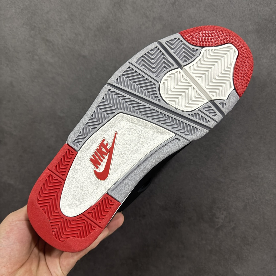 图片[9]-【H11版本】Air Jordan 4 Retro \”Bred Reimagined\” 2024复刻皮面黑红 AJ4 乔丹4代 aj4 乔4 黑红2024版 乔丹篮球鞋系列 鞋子依旧保持了经典设计手法，鞋身采用黑色为主色调，搭配水泥灰色细节点缀，材质方面选用带有光泽的黑色荔枝纹覆盖，搭配灰色的内衬、外底以及鞋带孔，鞋舌标签以红色Jumpman Logo刺绣点缀，而后跟的设计则是采用了元年Nike Swoosh Logos，鞋子大底依然是元年设计，凸显出十足的OG气质，最后以黑白灰中底搭配可视Air Maxf气垫及红灰橡胶外底完善设计收尾。 男货号：FV5029-006 女货号：FQ8213-006 尺码：36 36.5 37.5 38 38.5 39 40 40.5 41 42 42.5 43 44 44.5 45 46 47.5 编码：H1B400410-选品中心