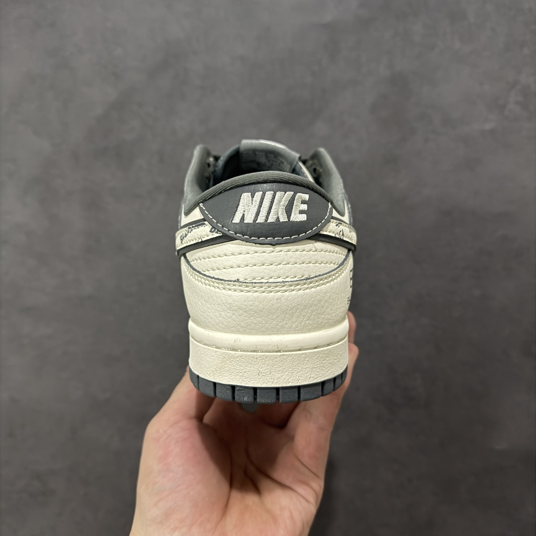 高端定制Nike SB Dunk Low “巴黎世家联名------白灰印花” 高端定制 低帮休闲板鞋 