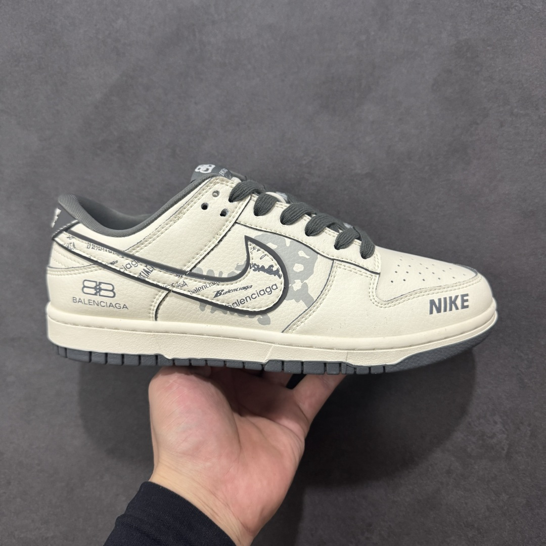 高端定制Nike SB Dunk Low “巴黎世家联名------白灰印花” 高端定制 低帮休闲板鞋 