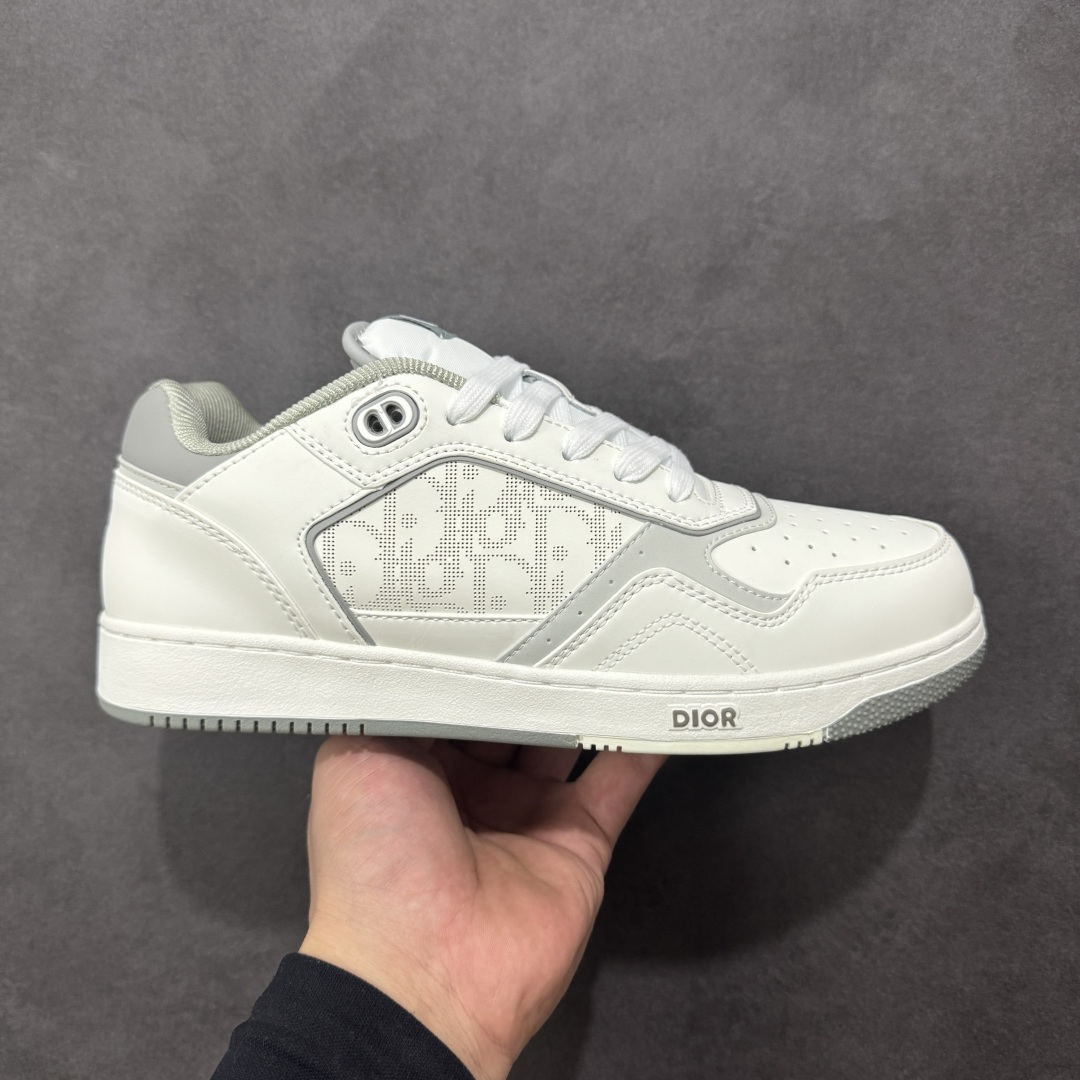 【YH扫描版本】DIOR B27 Low \'Dior Oblique Galaxy 迪奥 低帮 牛皮织物徽标印花低邦休闲板鞋 这款B27低帮运动鞋是该系列新品，延续Dior的经典款式。采用灰色光滑牛皮革精心制作，侧面饰以米色和黑色Obliquex印花镶片；\
