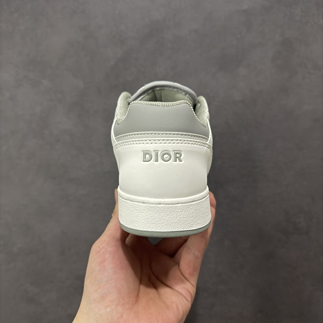 图片[4]-【YH扫描版本】DIOR B27 Low \’Dior Oblique Galaxy 迪奥 低帮 牛皮织物徽标印花低邦休闲板鞋 这款B27低帮运动鞋是该系列新品，延续Dior的经典款式。采用灰色光滑牛皮革精心制作，侧面饰以米色和黑色Obliquex印花镶片；\”CD Lcons\”造型的鞋带孔眼巧妙精致，双色橡胶鞋底、后侧鞋口和鞋跟处均带有品牌标志性细节，提升格调。时尚百搭，可为各式造型增光添彩。 货号：3SN272ZIR16536 尺码：38 39 40 41 42 43 44 45 46 编码：XSB270280-选品中心
