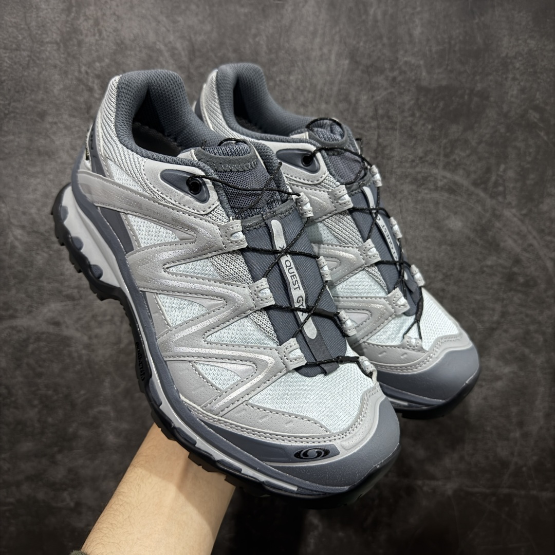 【巅峰升级版】Salomon XT-QUEST ADV 萨洛蒙情侣款户外机能鞋 灰绿色 491276 全新工厂出品 升级品质 全鞋改进为原厂一致材料打造 全新修长鞋型 版型正 全新玻璃冲刀 清洁度提升 中底带数字钢印 网面与鞋头材料校对一致无色差 鞋盒同步原版牛皮纸鞋盒 鞋头处添加☯️太极标 细节多次修改校正 坚持同步原版无差别 终端优势供应 尺码：36 36.5 37.5 38 38.5 39 40 40.5 41 42 42.5 43 44 44.5 45-选品中心