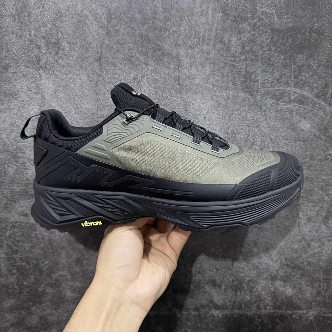 【莞产纯原版】可隆KOLON SPORT Move Alpha Lite舒适柔软 防水支撑轻便回弹 低帮 徒步鞋 黑绿色 脚感软到像踩云朵☁️—鞋面柔软贴合脚型，走石子路也不硌脚；防滑V黄金大底纹路深似锯齿，泥地、陡坡都稳稳拿捏，下雨天也不怕打滑。黑色耐脏又百搭，日常穿去上班是低调质感，进山徒步是可靠装备，从城市到山野，一双鞋承包所有 “出走计划” 尺码：39-45-选品中心