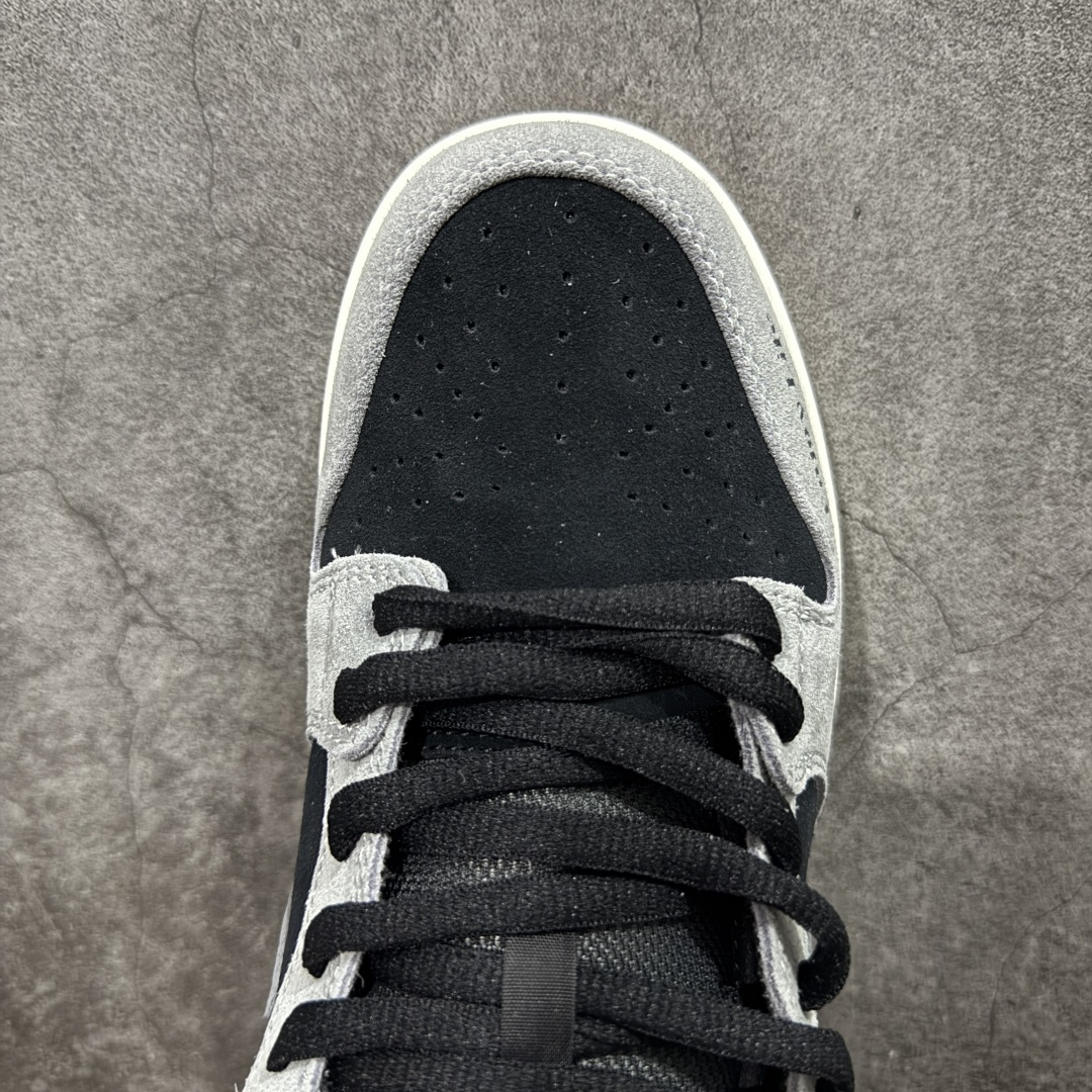 图片[5]-【YC纯原】Nike Dunk SB Low “DARK SMOKE GREY” 灰黑色 小众高级减震防滑低邦休闲板鞋 该定制版球鞋选用原鞋款为Nike Dunk SB Lowy低帮板鞋男女同款棕色，该产品设计灵感来源于轻定制，用符合美学逻辑的色彩作为设计的基石，整体简约而不简单，复古风作为整体设计的点睛之笔也拉高了抢眼度，氛围感c满满，日常舒适且百搭。 货号：HF3063-001 尺码：40 40.5 41 42 42.5 43 44 44.5 45 46-选品中心