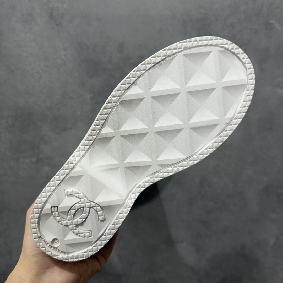 图片[9]-【广东纯原版】Chanel 香奈儿爆款雨靴 全新升级无缝接版本 太好看了，设计风格洋气时尚百搭、超显腿瘦，日常穿搭特时髦 搭什么都不会错 本季必买！谁穿谁美 材料非常有质感很高级！脚感超级柔软舒适 – MATERIAL 🙆TPU#材质 尺码：35-40-选品中心