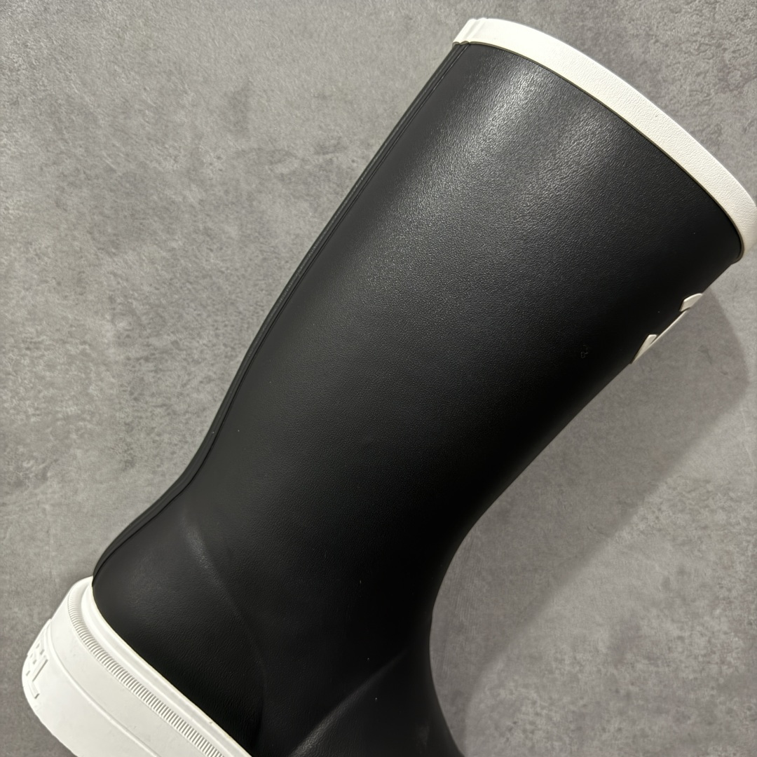 图片[7]-【广东纯原版】Chanel 香奈儿爆款雨靴 全新升级无缝接版本 太好看了，设计风格洋气时尚百搭、超显腿瘦，日常穿搭特时髦 搭什么都不会错 本季必买！谁穿谁美 材料非常有质感很高级！脚感超级柔软舒适 – MATERIAL 🙆TPU#材质 尺码：35-40-选品中心