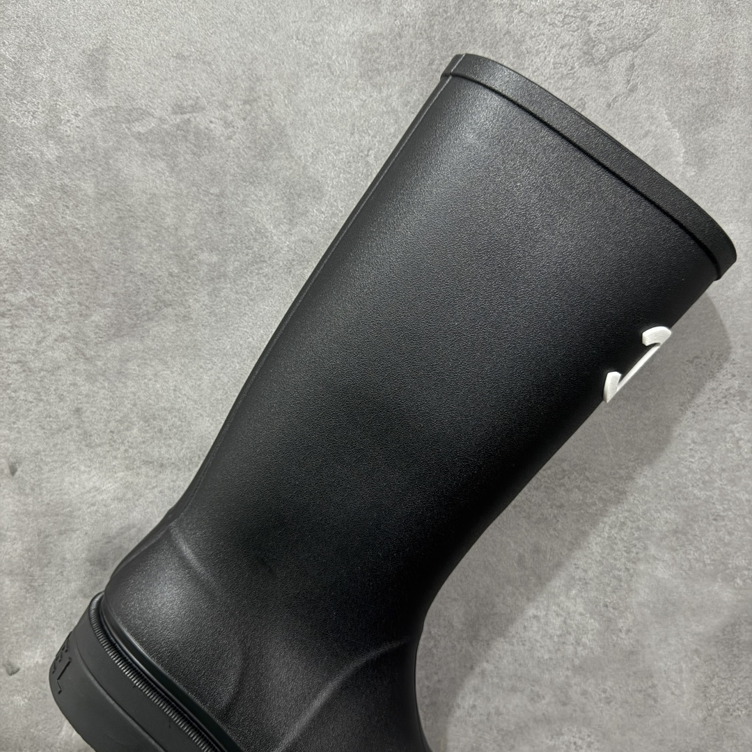 图片[7]-【广东纯原版】Chanel 香奈儿爆款雨靴 全新升级无缝接版本 太好看了，设计风格洋气时尚百搭、超显腿瘦，日常穿搭特时髦 搭什么都不会错 本季必买！谁穿谁美 材料非常有质感很高级！脚感超级柔软舒适 – MATERIAL 🙆TPU#材质 尺码：35-40-选品中心