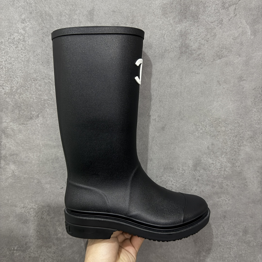 【广东纯原版】Chanel 香奈儿爆款雨靴 全新升级无缝接版本 太好看了，设计风格洋气时尚百搭、超显腿瘦，日常穿搭特时髦 搭什么都不会错 本季必买！谁穿谁美 材料非常有质感很高级！脚感超级柔软舒适 - MATERIAL 🙆TPU#材质 尺码：35-40-选品中心