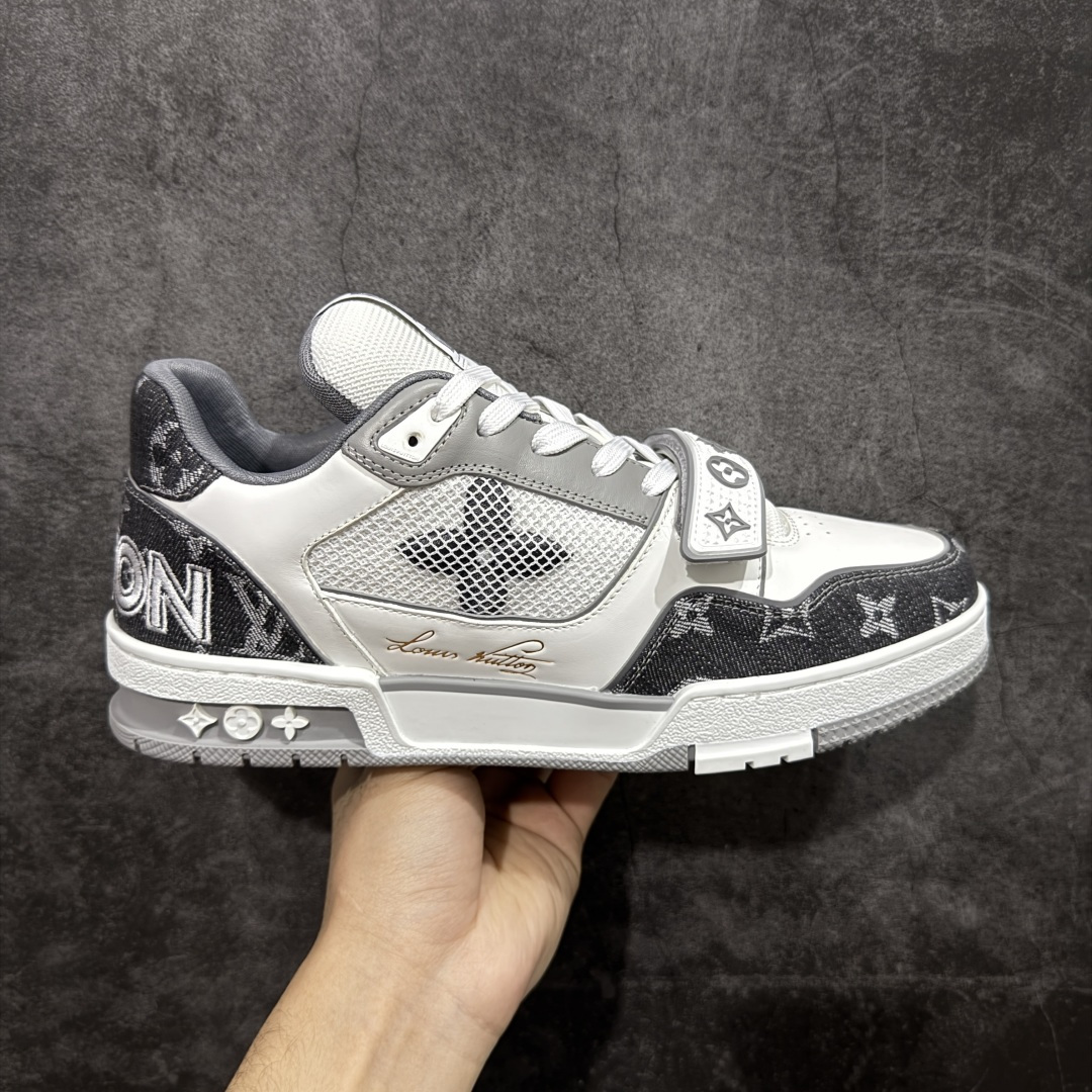 【YS纯原】广奢高端货 LOUIS VUITTON 路易威登 LV Trainer 休闲板鞋 ✦ 原楦原纸版开模，鞋型立体饱满 ✦ 零毛边、零溢胶、零线头瑕疵 ✦ 细节与原版一致 区分市面通货 ✦ 多层叠片＋电脑针车，针距密度一致 ✦ Monogram浮雕＋3D高频压纹 ✦ 多密度发泡中底：支撑回弹媲美专柜 ✦ 原装橡胶大底：含胶量高、纹路深、双拼接零偏差 ✦ ZP级原装包装：专柜款鞋盒＋防尘袋＋说明书 尺码：39-45-选品中心
