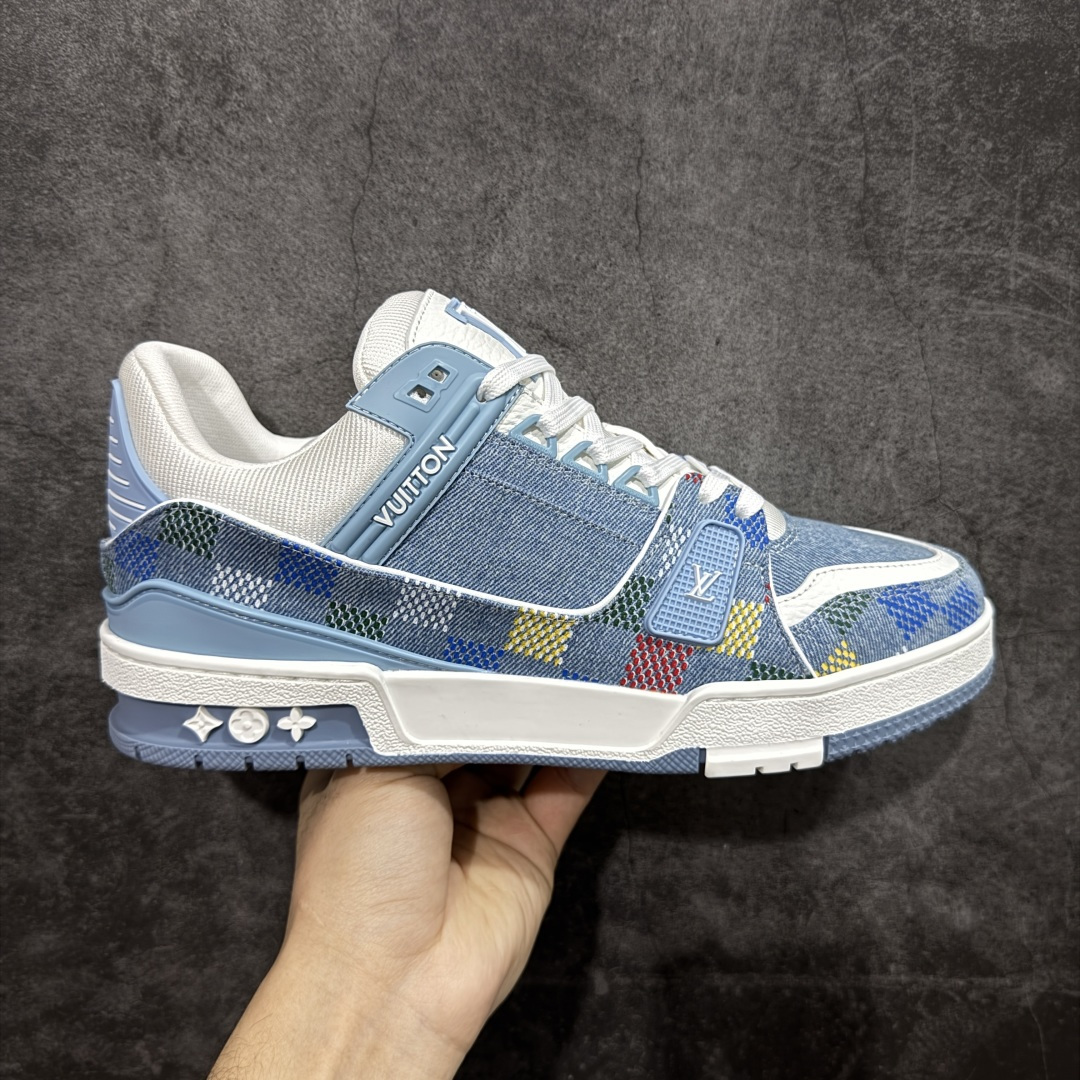 【YS纯原】广奢高端货 LOUIS VUITTON 路易威登 LV Trainer 休闲板鞋 ✦ 原楦原纸版开模，鞋型立体饱满 ✦ 零毛边、零溢胶、零线头瑕疵 ✦ 细节与原版一致 区分市面通货 ✦ 多层叠片＋电脑针车，针距密度一致 ✦ Monogram浮雕＋3D高频压纹 ✦ 多密度发泡中底：支撑回弹媲美专柜 ✦ 原装橡胶大底：含胶量高、纹路深、双拼接零偏差 ✦ ZP级原装包装：专柜款鞋盒＋防尘袋＋说明书 尺码：39-45-选品中心