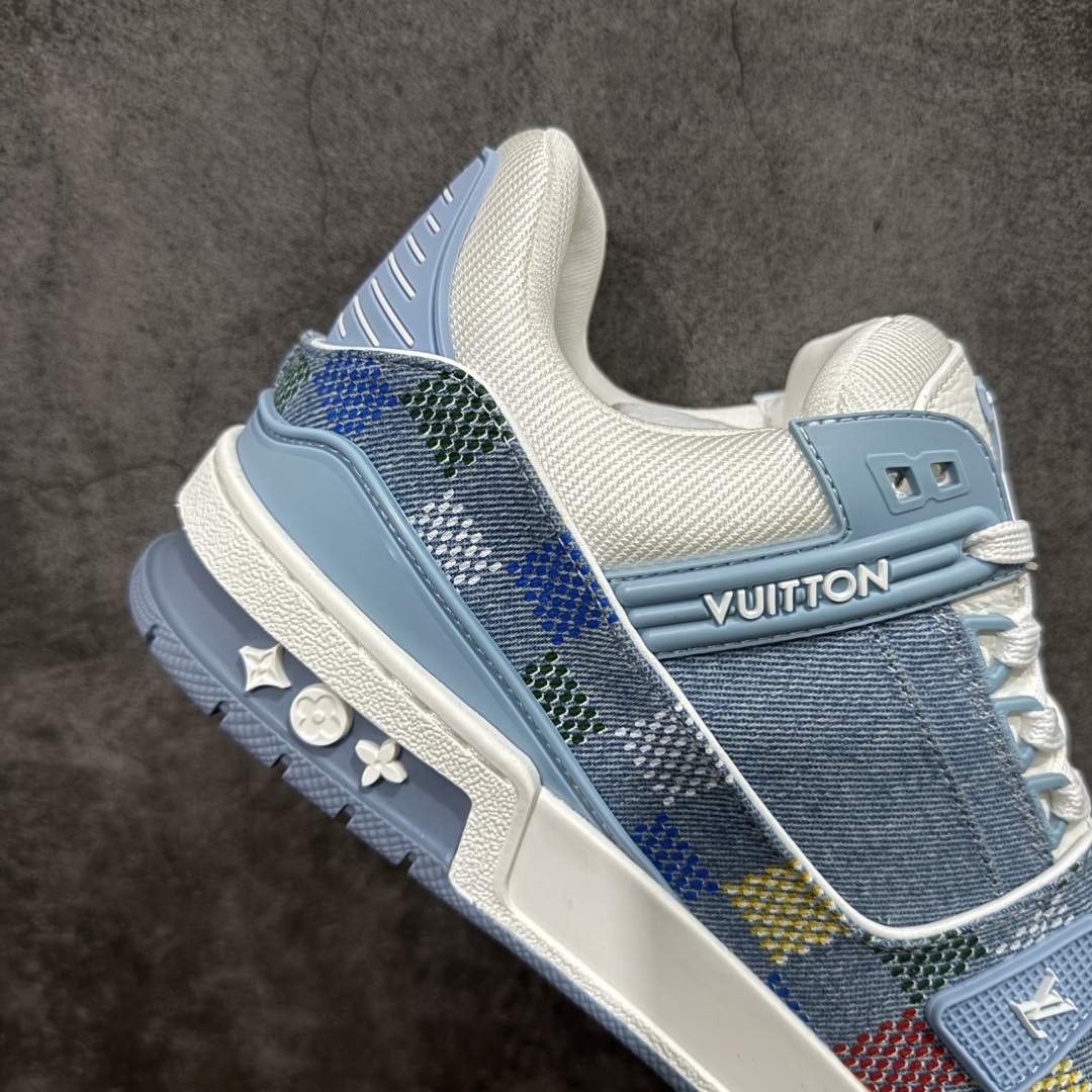 图片[7]-【YS纯原】广奢高端货 LOUIS VUITTON 路易威登 LV Trainer 休闲板鞋 ✦ 原楦原纸版开模，鞋型立体饱满 ✦ 零毛边、零溢胶、零线头瑕疵 ✦ 细节与原版一致 区分市面通货 ✦ 多层叠片＋电脑针车，针距密度一致 ✦ Monogram浮雕＋3D高频压纹 ✦ 多密度发泡中底：支撑回弹媲美专柜 ✦ 原装橡胶大底：含胶量高、纹路深、双拼接零偏差 ✦ ZP级原装包装：专柜款鞋盒＋防尘袋＋说明书 尺码：39-45-选品中心