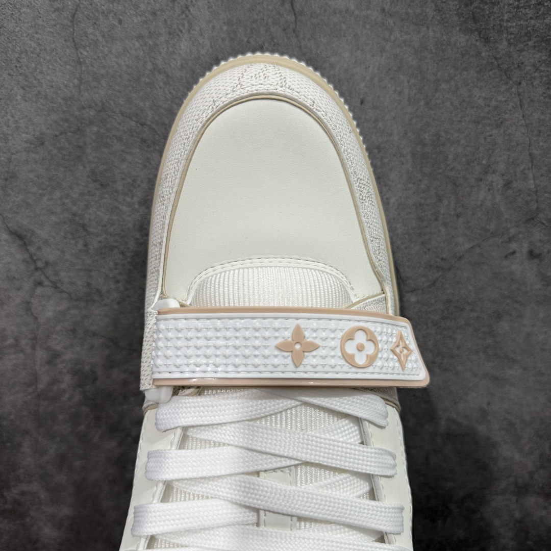 图片[5]-【YS纯原】广奢高端货 LOUIS VUITTON 路易威登 LV Trainer 休闲板鞋 ✦ 原楦原纸版开模，鞋型立体饱满 ✦ 零毛边、零溢胶、零线头瑕疵 ✦ 细节与原版一致 区分市面通货 ✦ 多层叠片＋电脑针车，针距密度一致 ✦ Monogram浮雕＋3D高频压纹 ✦ 多密度发泡中底：支撑回弹媲美专柜 ✦ 原装橡胶大底：含胶量高、纹路深、双拼接零偏差 ✦ ZP级原装包装：专柜款鞋盒＋防尘袋＋说明书 尺码：39-45-选品中心