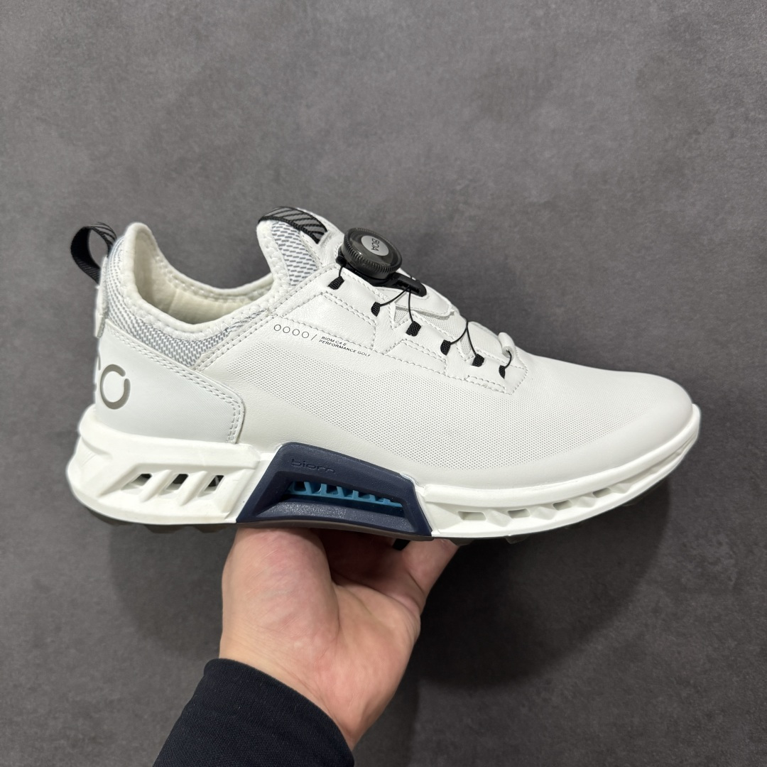 【公司级】ECCO爱步纽扣新款运动鞋男2025年新款低帮小白鞋 高尔夫健步C4 130424-51227 面料臻选小牛皮材质 鞋口袜套做法 包裹性舒适性特别好 核心科技大底PU/TPU组合（轻便 Q弹） 减震效果很赞 上脚超级舒服！ 尺码：39-44 编码：XYC350360-选品中心