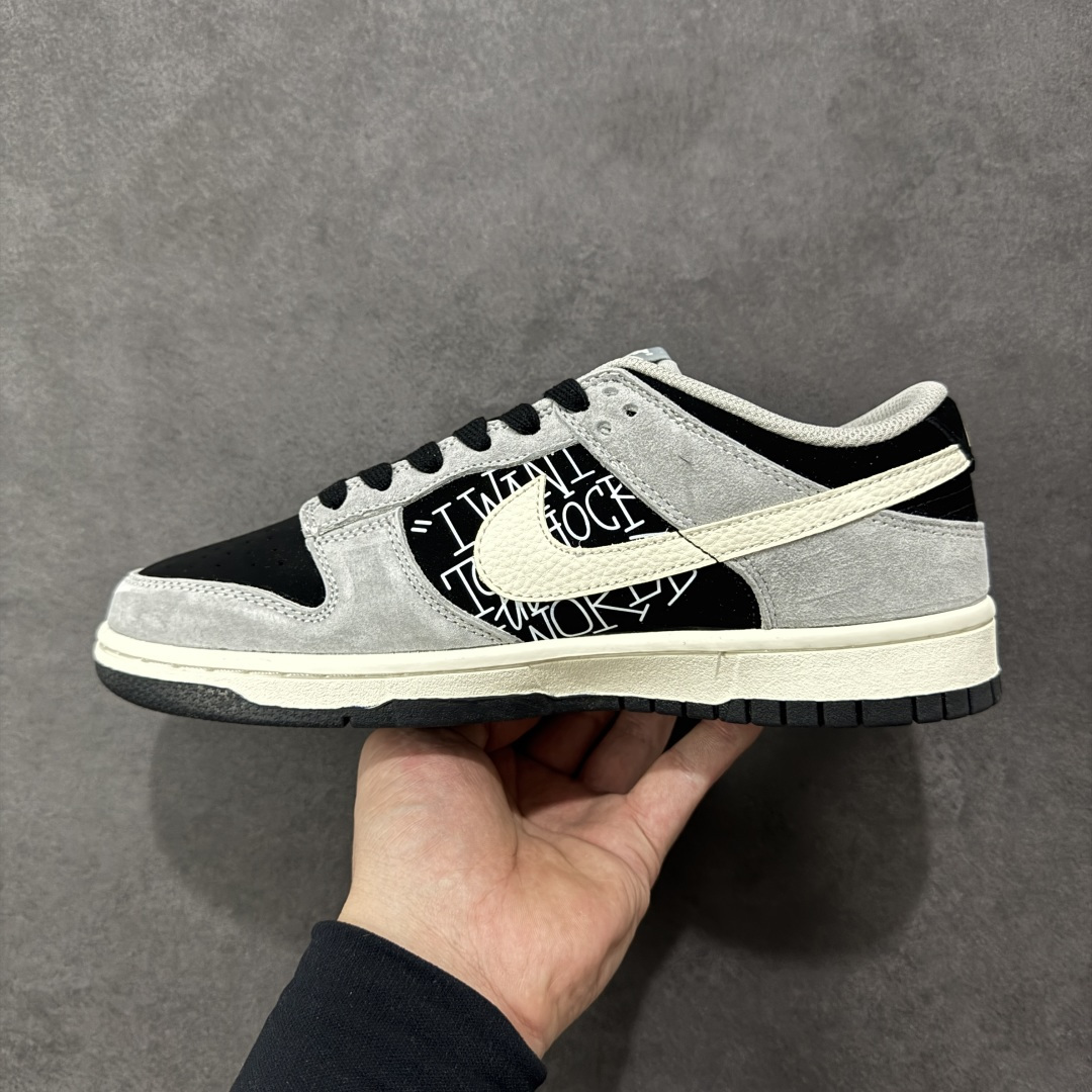 图片[2]-【定制版】Nike SB Dunk Low“ 迪奥联名—米灰黑猪八革” 周年高端定制 低帮休闲板鞋 定制鞋盒 大厂纯原品质出货 超高清洁度 皮料切割干净无任何毛边 细节完美 货号：DN3168-021 尺码： 36 36.5 37.5 38 38.5 39 40 40.5 41 42 42.5 43 44 44.5 45-选品中心