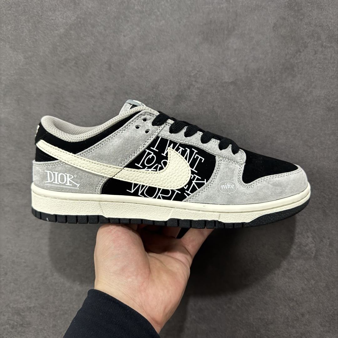 【定制版】Nike SB Dunk Low“ 迪奥联名—米灰黑猪八革” 周年高端定制 低帮休闲板鞋 定制鞋盒 大厂纯原品质出货 超高清洁度 皮料切割干净无任何毛边 细节完美 货号：DN3168-021 尺码： 36 36.5 37.5 38 38.5 39 40 40.5 41 42 42.5 43 44 44.5 45-选品中心