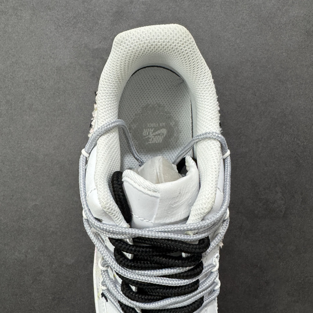 图片[7]-【定制版】“野涂日记”✨订制空军一号板鞋 该定制版球鞋选用原鞋款为Nike Air Force 1\’07空军一号，身铺满黑白泼墨+手绘纹理，混着细碎彩点，像随手挥洒的街头手稿；鞋侧贴了笑脸标+手写字样，再加上一块“毛边破缝”的拼接料，甜感里掺了点废土风的随性；连鞋带都用了黑白撞色，中底也加了黑线条点缀，细节里全是“不撞款”的小心思。 货号：DH1999-334 尺码： 36 36.5 37.5 38 38.5 39 40 40.5 41 42 42.5 43 44 44.5 45 编码：HXSA310320-选品中心