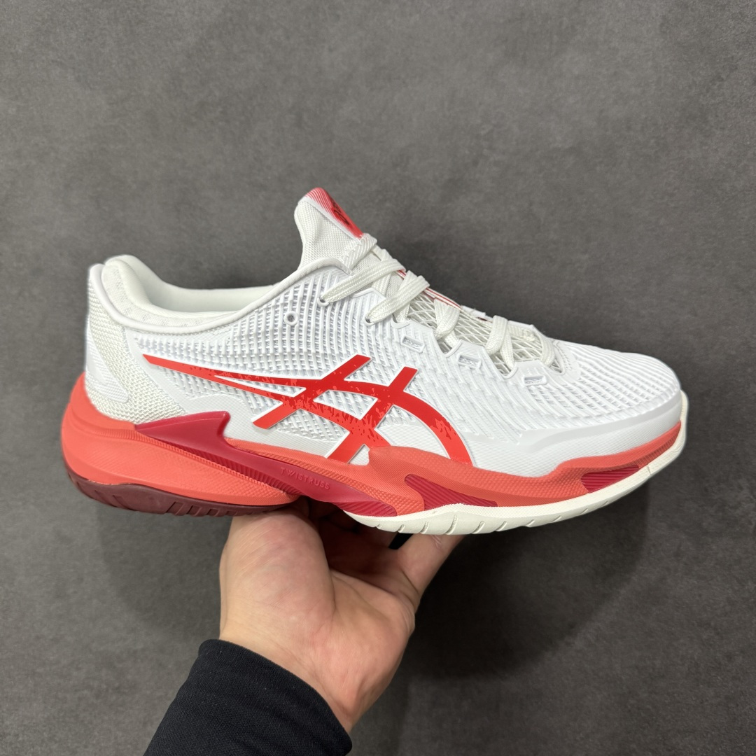 【公司级】Asics Court FF 3 Novak 织物合成革 防滑耐磨透气 低帮 网球鞋 COURT FF 3鞋面采用PU支撑裁片，提供了横向和纵向移动的灵活性的同时提升了足部移动时的稳定性；袜套式鞋口设计，提供很好的包裹性；分离式中足稳定片，改善扭转刚度，增加制动力和推进力；分离式后掌，增大触地面积之余，能够减少滑步耗时，降低身体负荷。 货号：1041A522-966 尺码：36-47 含半码 编码：FSB260270-选品中心