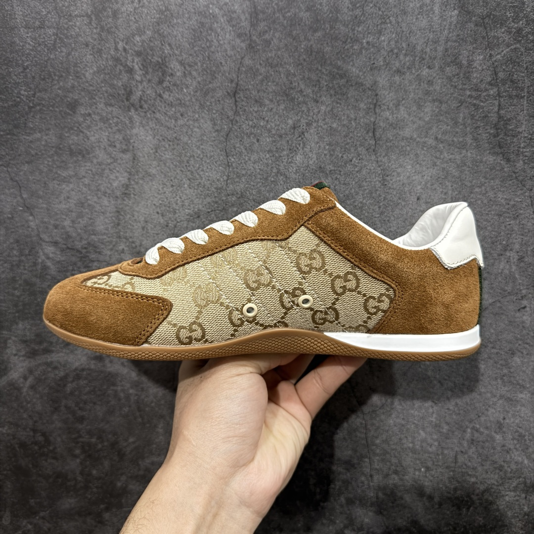 图片[2]-【莞产礼盒版】Gucci ss25 new arrival 情侣款gucci Shift系列全新上市 轻盈设计焕新诠释运动风尚。利落廓形更添自在本色， 行动间彰显精致质感。织带细节宛如一道延绵不绝的饰 带贯穿于整个设计，侧边缝线细节增添点睛之笔~ 水洗效果牛皮鞋面双色Tpu大底 尺码：36-45-选品中心