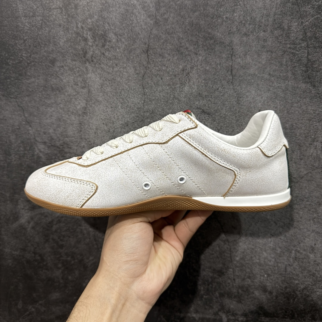 图片[2]-【莞产礼盒版】Gucci ss25 new arrival 情侣款gucci Shift系列全新上市 轻盈设计焕新诠释运动风尚。利落廓形更添自在本色， 行动间彰显精致质感。织带细节宛如一道延绵不绝的饰 带贯穿于整个设计，侧边缝线细节增添点睛之笔~ 水洗效果牛皮鞋面双色Tpu大底 尺码：36-45-选品中心