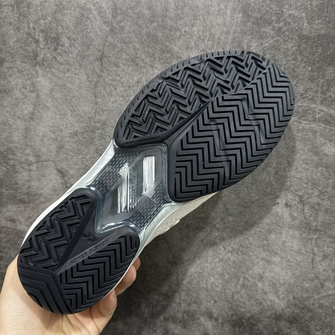 图片[9]-【纯原版】YONEX尤尼克斯 舒适 防滑耐磨 低帮 网球鞋 男女同款 平台充正版 细节材料一比一 真正好品质 可支持实战穿搭 尤尼克斯 （YONEX）成立时间1946年，总部地点是日本东京，是世界著名的羽毛球品牌。为了尽量满足不同使用需求，尤尼克斯研发了大量的型号的羽毛球用品。作为世界知名的羽拍专业制造商，尤尼克斯完全体现日本工艺的精益求精，羽拍牢牢占据世界第一的地位，同时网球拍也得到许多知名球星的喜爱 尺码：36 37.5 38 39.5 40 40.5 41 42 43 44 44.5 45-选品中心