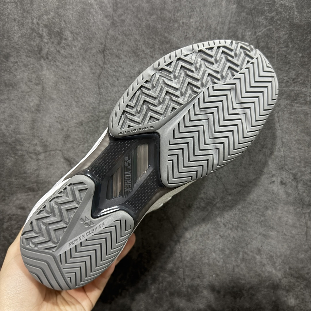 图片[9]-【纯原版】YONEX尤尼克斯 舒适 防滑耐磨 低帮 网球鞋 男女同款 平台充正版 细节材料一比一 真正好品质 可支持实战穿搭 尤尼克斯 （YONEX）成立时间1946年，总部地点是日本东京，是世界著名的羽毛球品牌。为了尽量满足不同使用需求，尤尼克斯研发了大量的型号的羽毛球用品。作为世界知名的羽拍专业制造商，尤尼克斯完全体现日本工艺的精益求精，羽拍牢牢占据世界第一的地位，同时网球拍也得到许多知名球星的喜爱 尺码：36 37.5 38 39.5 40 40.5 41 42 43 44 44.5 45-选品中心