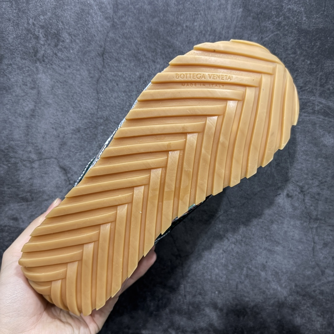 图片[9]-【纯原S版】BOTTEGA VENETA Orbit Runner BV葆蝶家时尚休闲王一博同款老爹鞋运动鞋 原版开发 一比一打造 相似度百分之99以上 市场一梯队级别品质 区别市场任何标文顶级品质版本 采用轻质科技网布面料 搭配几何图案设计橡胶外底 王炸系列 高版本 认准套包工艺 实际增高很多哦 还是一样显腿细非常nice 耐玩耐造 对标对版 套包鞋工艺 认准高版本 大底选用拼色TPU大底 配置原版包装 尺码：36 37 38 39 40 41 42 43 44 45 46 47-选品中心