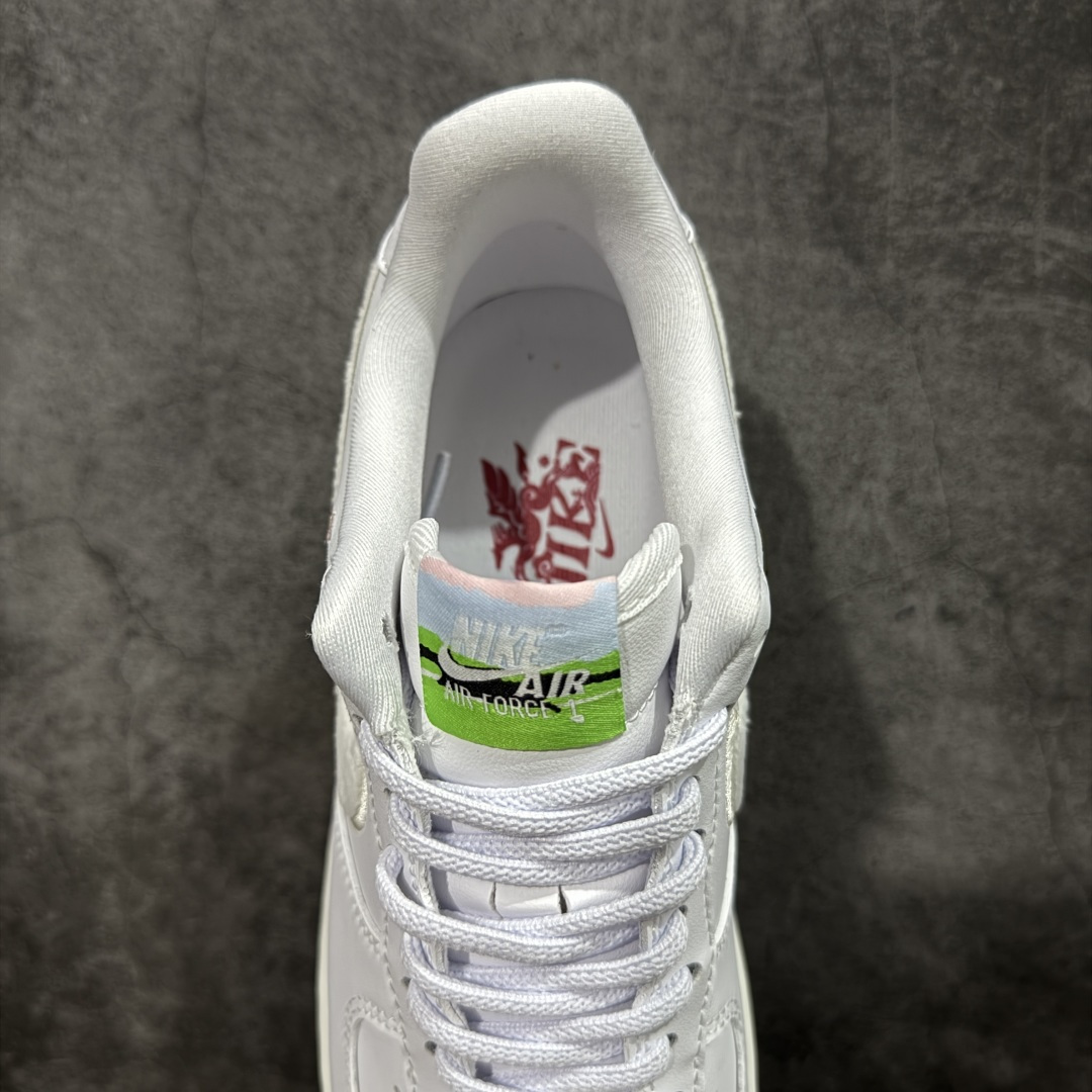 图片[8]-【纯原礼盒版】Nike Air Force 1\’07 马年限定 CNY新年款 脱缰系列 耐克 空军一号 经典舒适 透气 低帮板鞋 鞋款采用奶白色鞋面 用彩色勾勒侧面LOGO 并用点缀 低调百搭 全新的鞋带铭牌中还加入带有图案的弹球造型 体现马年的主题 货号：IQ1143-100 尺码：36 36.5 37.5 38 38.5 39 40 40.5 41 42 42.5 43 44 45-选品中心