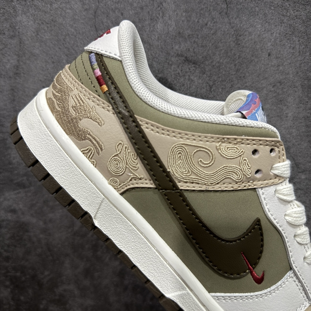 图片[7]-【XC礼盒版】Nike Dunk Pegasus Pack CNY \”马年限定\” 舒适贴合 低帮 板鞋 男女同款 米褐色 米棕配色+敦煌飞马暗纹刺绣，红勾+马蹄金属扣戳中细节控，鞋垫还藏《天马赋》篆字，国潮味儿直接拉满！ 货号： IQ1118-220 尺码：35-46-选品中心