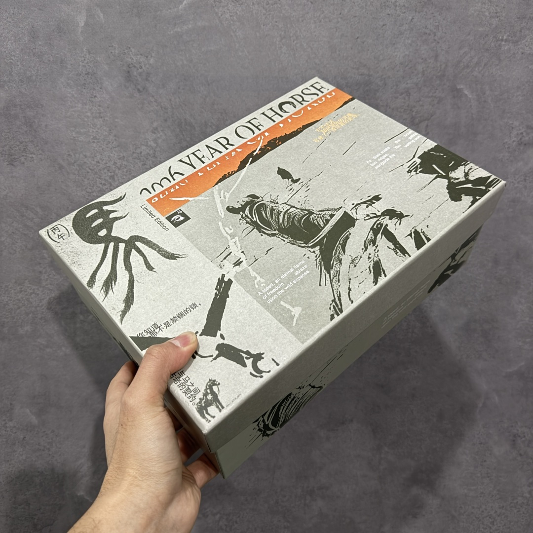 图片[9]-【XC礼盒版】Nike Dunk Pegasus Pack CNY \”马年限定\” 舒适贴合 低帮 板鞋 男女同款 米褐色 米棕配色+敦煌飞马暗纹刺绣，红勾+马蹄金属扣戳中细节控，鞋垫还藏《天马赋》篆字，国潮味儿直接拉满！ 货号： IQ1118-220 尺码：35-46-选品中心