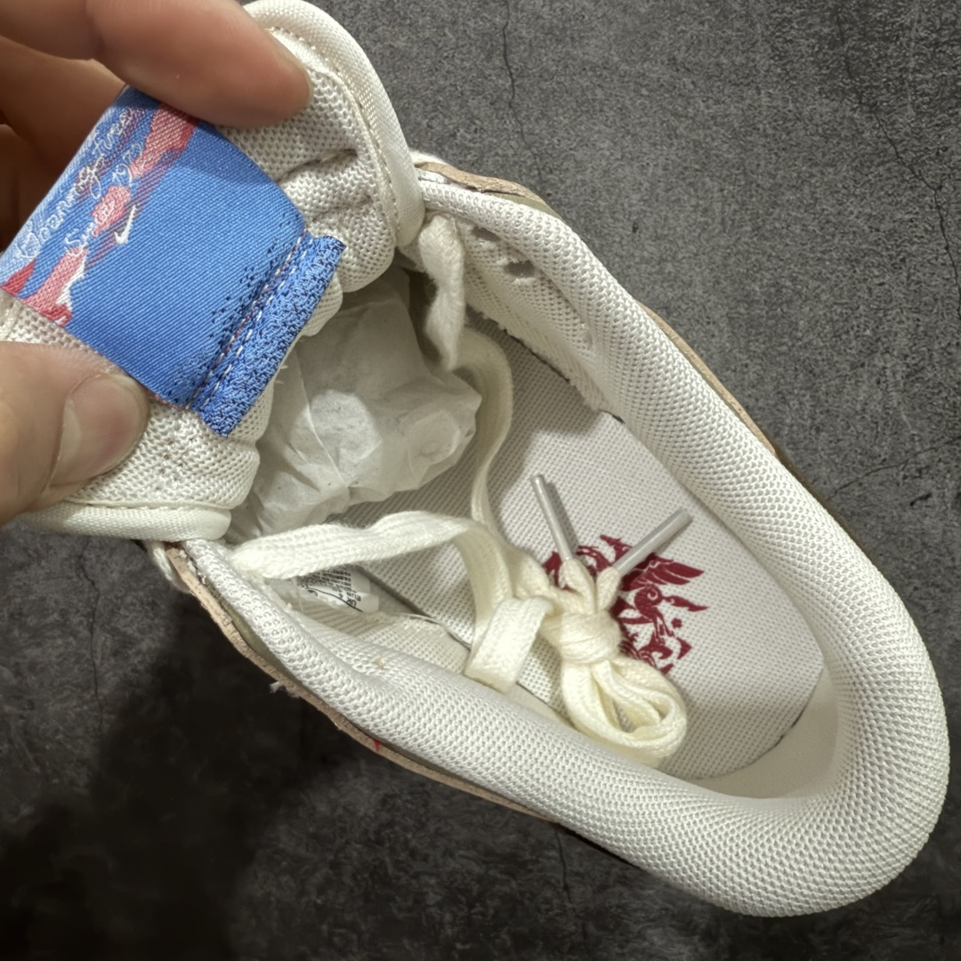 图片[7]-【XC礼盒版】Nike Dunk Pegasus Pack CNY \”马年限定\” 舒适贴合 低帮 板鞋 男女同款 米褐色 米棕配色+敦煌飞马暗纹刺绣，红勾+马蹄金属扣戳中细节控，鞋垫还藏《天马赋》篆字，国潮味儿直接拉满！ 货号： IQ1118-220 尺码：35-46-选品中心