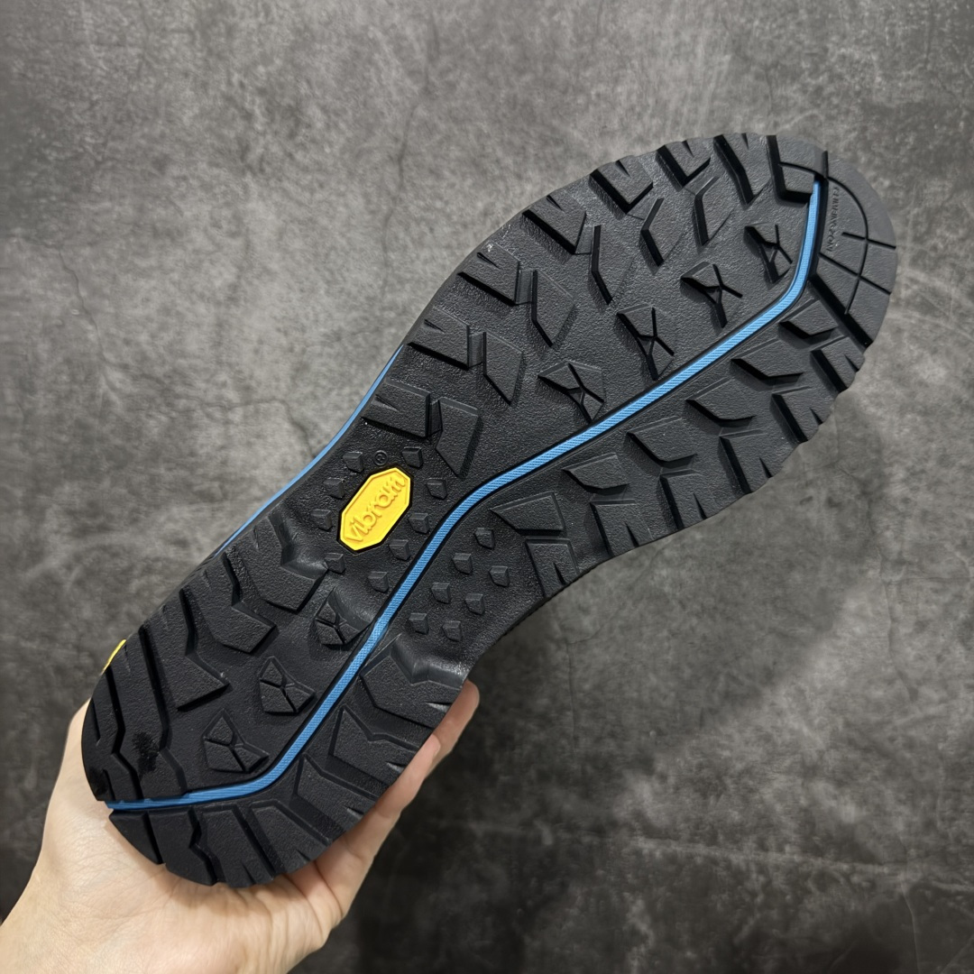 图片[9]-【莞产版本】TNF北面THE NORTH FACE Verto Alpine GORE-TEX® Boots 中帮 舒适 防滑耐磨 低帮 生活休闲鞋 男款 鞋底采用Vibram黄金大底 专门为鞋底设计的橡胶以出色的耐磨性 良好的防滑性或得不少户外运动爱好者的喜欢 专业户外登山品牌（北面）The North Face自1966年创立，由两位热爱登山徒步的年轻登山者于美西旧金山开创，不断透过研发与创新，并且将最先进的技术结合在服装与鞋款设计，生产多种外型帅气且专业能力非常强的户外运动装备而备受欢迎 尺码：40 41 42 43 44 45-选品中心