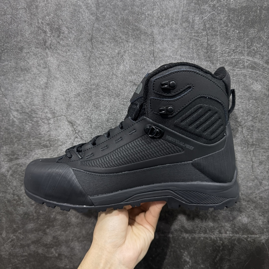 图片[2]-【莞产版本】TNF北面THE NORTH FACE Verto Alpine GORE-TEX® Boots 中帮 舒适 防滑耐磨 低帮 生活休闲鞋 男款 鞋底采用Vibram黄金大底 专门为鞋底设计的橡胶以出色的耐磨性 良好的防滑性或得不少户外运动爱好者的喜欢 专业户外登山品牌（北面）The North Face自1966年创立，由两位热爱登山徒步的年轻登山者于美西旧金山开创，不断透过研发与创新，并且将最先进的技术结合在服装与鞋款设计，生产多种外型帅气且专业能力非常强的户外运动装备而备受欢迎 尺码：40 41 42 43 44 45-选品中心