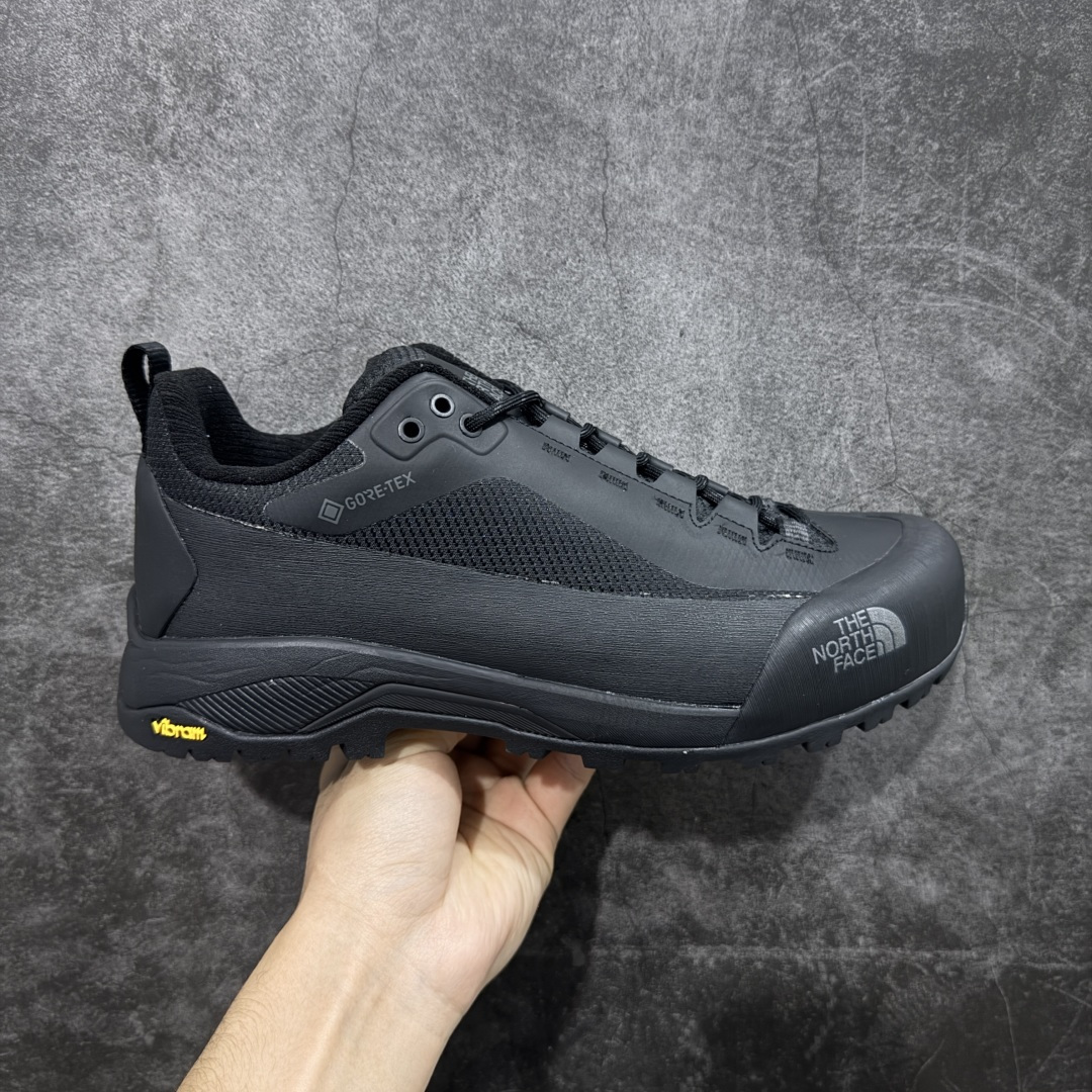 【莞产版本】TNF北面THE NORTH FACE Verto Alpine GORE-TEX® 舒适 防滑耐磨 低帮 生活休闲鞋 男款 鞋底采用Vibram黄金大底 专门为鞋底设计的橡胶以出色的耐磨性 良好的防滑性或得不少户外运动爱好者的喜欢 专业户外登山品牌（北面）The North Face自1966年创立，由两位热爱登山徒步的年轻登山者于美西旧金山开创，不断透过研发与创新，并且将最先进的技术结合在服装与鞋款设计，生产多种外型帅气且专业能力非常强的户外运动装备而备受欢迎 尺码：40 41 42 43 44 45-选品中心