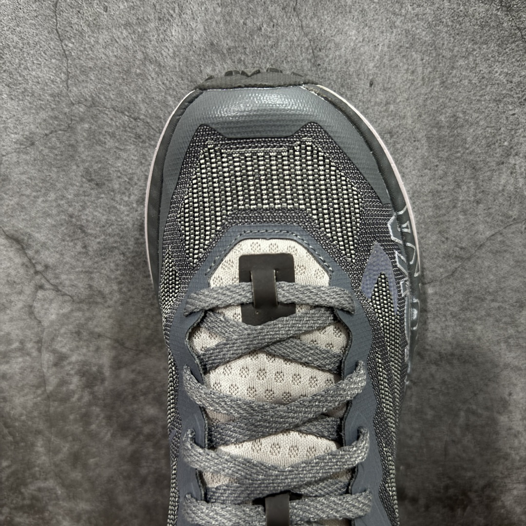 图片[5]-【纯原H版】J.LA.L x HOKA ONE ONE Mafate X 时尚舒适 休闲跑步鞋 男女同款 玛法特 适百搭防滑耐磨低帮生活休闲鞋 知名纯原大厂出品 细节对版1比1 脚感同步原版 市场最高版本 HOKA ONE ONE是来自美国的跑步鞋知名品牌，创立于2009年，始终致力于为所有跑者提供更新、更好的跑步装备。相比常规跑鞋，HOKA ONE ONE特别研发使用性能独特的几何形跑鞋中底，此种鞋底更厚、更高、回弹性也更好，除了卓越的缓冲性能，它还能內各种阶段的跑者带来更具动感、更加稳定的跑步体验。HOKAONE ONE从设计之初就清楚意识到，要保证跑者步幅的均匀一致，双脚自然而然的运动至关重要。 尺码：36 36.5 37.5 38 38.5 39 40 40.5 41 42 42.5 43 44 44.5 45-选品中心