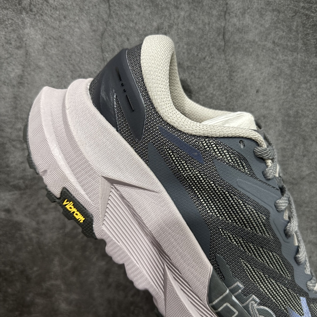 图片[7]-【纯原H版】J.LA.L x HOKA ONE ONE Mafate X 时尚舒适 休闲跑步鞋 男女同款 玛法特 适百搭防滑耐磨低帮生活休闲鞋 知名纯原大厂出品 细节对版1比1 脚感同步原版 市场最高版本 HOKA ONE ONE是来自美国的跑步鞋知名品牌，创立于2009年，始终致力于为所有跑者提供更新、更好的跑步装备。相比常规跑鞋，HOKA ONE ONE特别研发使用性能独特的几何形跑鞋中底，此种鞋底更厚、更高、回弹性也更好，除了卓越的缓冲性能，它还能內各种阶段的跑者带来更具动感、更加稳定的跑步体验。HOKAONE ONE从设计之初就清楚意识到，要保证跑者步幅的均匀一致，双脚自然而然的运动至关重要。 尺码：36 36.5 37.5 38 38.5 39 40 40.5 41 42 42.5 43 44 44.5 45-选品中心