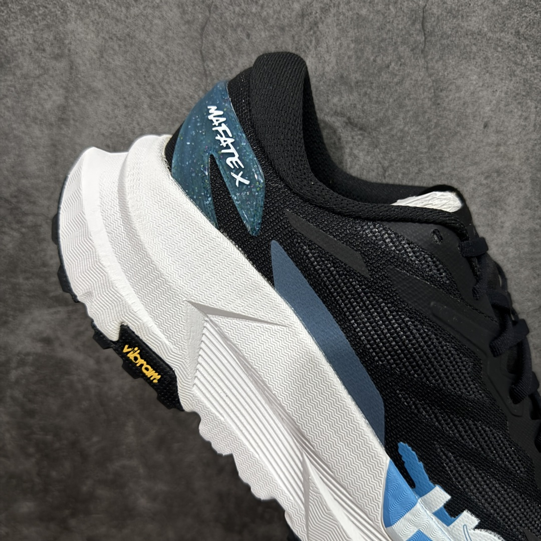 图片[7]-【纯原H版】HOKA ONE ONE Mafate X 时尚舒适 休闲跑步鞋 男女同款 玛法特 适百搭防滑耐磨低帮生活休闲鞋 知名纯原大厂出品 细节对版1比1 脚感同步原版 市场最高版本 HOKA ONE ONE是来自美国的跑步鞋知名品牌，创立于2009年，始终致力于为所有跑者提供更新、更好的跑步装备。相比常规跑鞋，HOKA ONE ONE特别研发使用性能独特的几何形跑鞋中底，此种鞋底更厚、更高、回弹性也更好，除了卓越的缓冲性能，它还能內各种阶段的跑者带来更具动感、更加稳定的跑步体验。HOKAONE ONE从设计之初就清楚意识到，要保证跑者步幅的均匀一致，双脚自然而然的运动至关重要。 尺码：36 36.5 37.5 38 38.5 39 40 40.5 41 42 42.5 43 44 44.5 45-选品中心