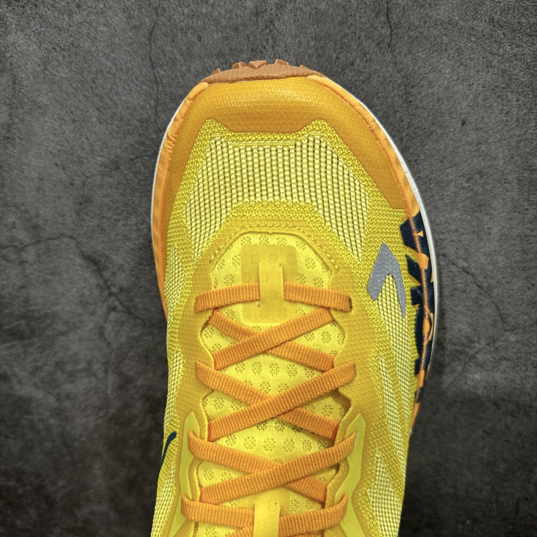 图片[5]-【纯原H版】HOKA ONE ONE Mafate X 时尚舒适 休闲跑步鞋 男女同款 玛法特 适百搭防滑耐磨低帮生活休闲鞋 知名纯原大厂出品 细节对版1比1 脚感同步原版 市场最高版本 HOKA ONE ONE是来自美国的跑步鞋知名品牌，创立于2009年，始终致力于为所有跑者提供更新、更好的跑步装备。相比常规跑鞋，HOKA ONE ONE特别研发使用性能独特的几何形跑鞋中底，此种鞋底更厚、更高、回弹性也更好，除了卓越的缓冲性能，它还能內各种阶段的跑者带来更具动感、更加稳定的跑步体验。HOKAONE ONE从设计之初就清楚意识到，要保证跑者步幅的均匀一致，双脚自然而然的运动至关重要。 尺码：36 36.5 37.5 38 38.5 39 40 40.5 41 42 42.5 43 44 44.5 45-选品中心