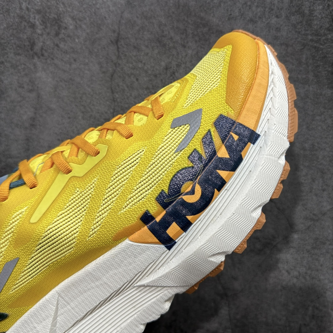 图片[6]-【纯原H版】HOKA ONE ONE Mafate X 时尚舒适 休闲跑步鞋 男女同款 玛法特 适百搭防滑耐磨低帮生活休闲鞋 知名纯原大厂出品 细节对版1比1 脚感同步原版 市场最高版本 HOKA ONE ONE是来自美国的跑步鞋知名品牌，创立于2009年，始终致力于为所有跑者提供更新、更好的跑步装备。相比常规跑鞋，HOKA ONE ONE特别研发使用性能独特的几何形跑鞋中底，此种鞋底更厚、更高、回弹性也更好，除了卓越的缓冲性能，它还能內各种阶段的跑者带来更具动感、更加稳定的跑步体验。HOKAONE ONE从设计之初就清楚意识到，要保证跑者步幅的均匀一致，双脚自然而然的运动至关重要。 尺码：36 36.5 37.5 38 38.5 39 40 40.5 41 42 42.5 43 44 44.5 45-选品中心