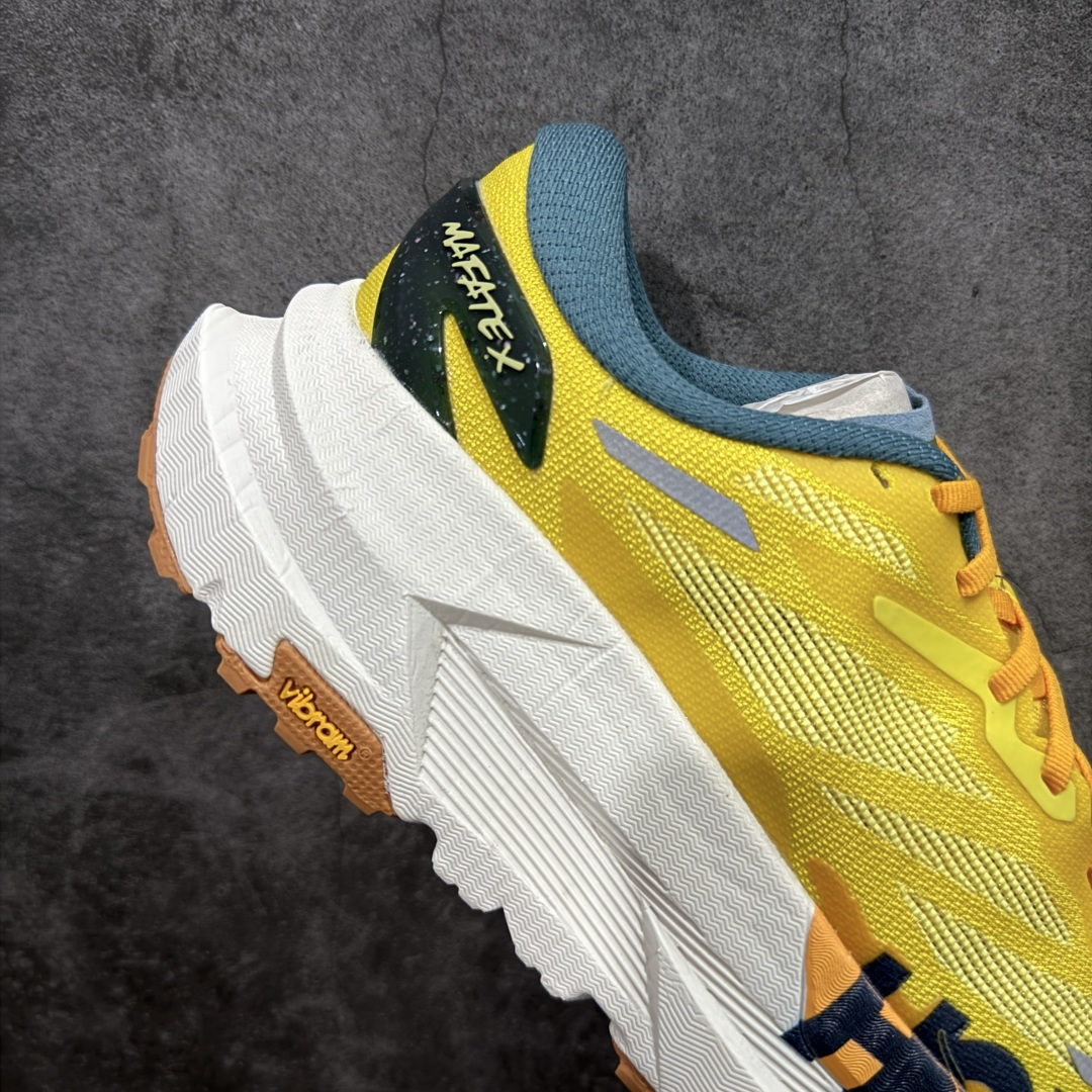 图片[7]-【纯原H版】HOKA ONE ONE Mafate X 时尚舒适 休闲跑步鞋 男女同款 玛法特 适百搭防滑耐磨低帮生活休闲鞋 知名纯原大厂出品 细节对版1比1 脚感同步原版 市场最高版本 HOKA ONE ONE是来自美国的跑步鞋知名品牌，创立于2009年，始终致力于为所有跑者提供更新、更好的跑步装备。相比常规跑鞋，HOKA ONE ONE特别研发使用性能独特的几何形跑鞋中底，此种鞋底更厚、更高、回弹性也更好，除了卓越的缓冲性能，它还能內各种阶段的跑者带来更具动感、更加稳定的跑步体验。HOKAONE ONE从设计之初就清楚意识到，要保证跑者步幅的均匀一致，双脚自然而然的运动至关重要。 尺码：36 36.5 37.5 38 38.5 39 40 40.5 41 42 42.5 43 44 44.5 45-选品中心