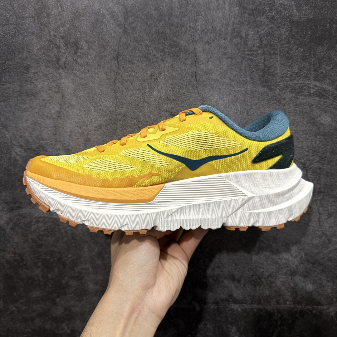 图片[2]-【纯原H版】HOKA ONE ONE Mafate X 时尚舒适 休闲跑步鞋 男女同款 玛法特 适百搭防滑耐磨低帮生活休闲鞋 知名纯原大厂出品 细节对版1比1 脚感同步原版 市场最高版本 HOKA ONE ONE是来自美国的跑步鞋知名品牌，创立于2009年，始终致力于为所有跑者提供更新、更好的跑步装备。相比常规跑鞋，HOKA ONE ONE特别研发使用性能独特的几何形跑鞋中底，此种鞋底更厚、更高、回弹性也更好，除了卓越的缓冲性能，它还能內各种阶段的跑者带来更具动感、更加稳定的跑步体验。HOKAONE ONE从设计之初就清楚意识到，要保证跑者步幅的均匀一致，双脚自然而然的运动至关重要。 尺码：36 36.5 37.5 38 38.5 39 40 40.5 41 42 42.5 43 44 44.5 45-选品中心