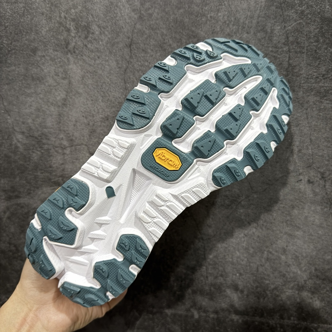 图片[9]-【纯原H版】HOKA ONE ONE Mafate X 时尚舒适 休闲跑步鞋 男女同款 玛法特 适百搭防滑耐磨低帮生活休闲鞋 知名纯原大厂出品 细节对版1比1 脚感同步原版 市场最高版本 HOKA ONE ONE是来自美国的跑步鞋知名品牌，创立于2009年，始终致力于为所有跑者提供更新、更好的跑步装备。相比常规跑鞋，HOKA ONE ONE特别研发使用性能独特的几何形跑鞋中底，此种鞋底更厚、更高、回弹性也更好，除了卓越的缓冲性能，它还能內各种阶段的跑者带来更具动感、更加稳定的跑步体验。HOKAONE ONE从设计之初就清楚意识到，要保证跑者步幅的均匀一致，双脚自然而然的运动至关重要。 尺码：36 36.5 37.5 38 38.5 39 40 40.5 41 42 42.5 43 44 44.5 45-选品中心