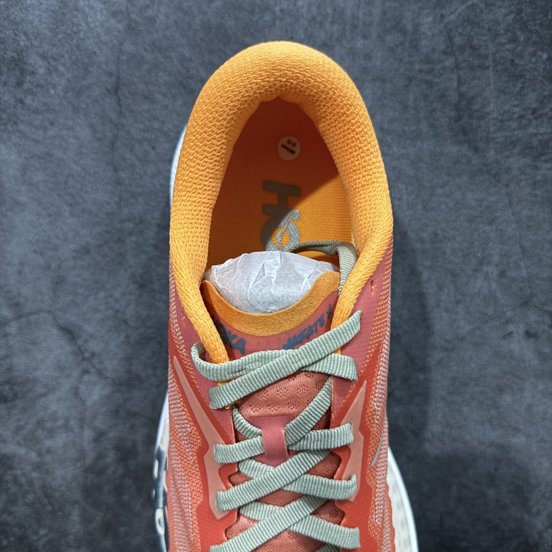 图片[8]-【纯原H版】HOKA ONE ONE Mafate X 时尚舒适 休闲跑步鞋 男女同款 玛法特 适百搭防滑耐磨低帮生活休闲鞋 知名纯原大厂出品 细节对版1比1 脚感同步原版 市场最高版本 HOKA ONE ONE是来自美国的跑步鞋知名品牌，创立于2009年，始终致力于为所有跑者提供更新、更好的跑步装备。相比常规跑鞋，HOKA ONE ONE特别研发使用性能独特的几何形跑鞋中底，此种鞋底更厚、更高、回弹性也更好，除了卓越的缓冲性能，它还能內各种阶段的跑者带来更具动感、更加稳定的跑步体验。HOKAONE ONE从设计之初就清楚意识到，要保证跑者步幅的均匀一致，双脚自然而然的运动至关重要。 尺码：36 36.5 37.5 38 38.5 39 40 40.5 41 42 42.5 43 44 44.5 45-选品中心