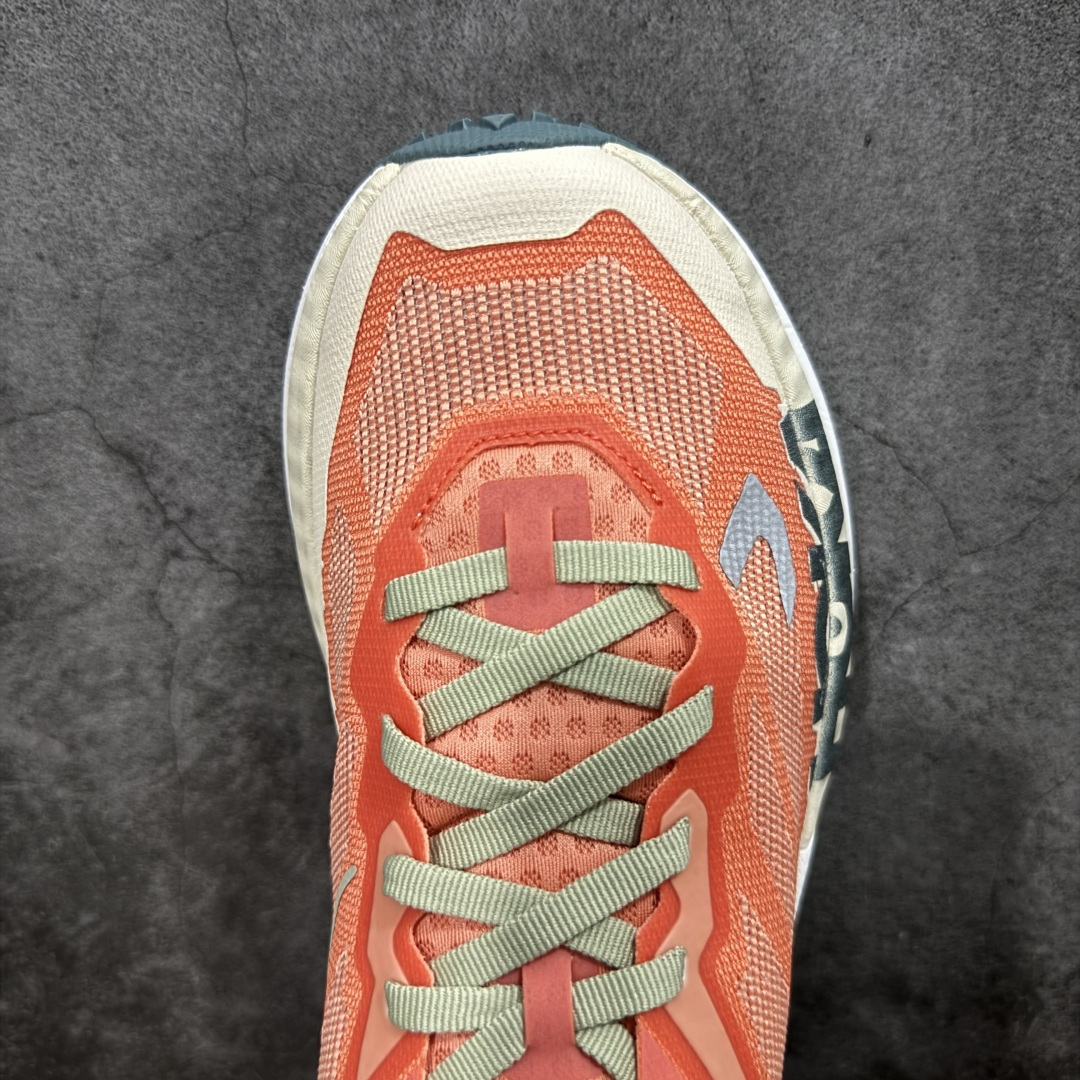 图片[5]-【纯原H版】HOKA ONE ONE Mafate X 时尚舒适 休闲跑步鞋 男女同款 玛法特 适百搭防滑耐磨低帮生活休闲鞋 知名纯原大厂出品 细节对版1比1 脚感同步原版 市场最高版本 HOKA ONE ONE是来自美国的跑步鞋知名品牌，创立于2009年，始终致力于为所有跑者提供更新、更好的跑步装备。相比常规跑鞋，HOKA ONE ONE特别研发使用性能独特的几何形跑鞋中底，此种鞋底更厚、更高、回弹性也更好，除了卓越的缓冲性能，它还能內各种阶段的跑者带来更具动感、更加稳定的跑步体验。HOKAONE ONE从设计之初就清楚意识到，要保证跑者步幅的均匀一致，双脚自然而然的运动至关重要。 尺码：36 36.5 37.5 38 38.5 39 40 40.5 41 42 42.5 43 44 44.5 45-选品中心