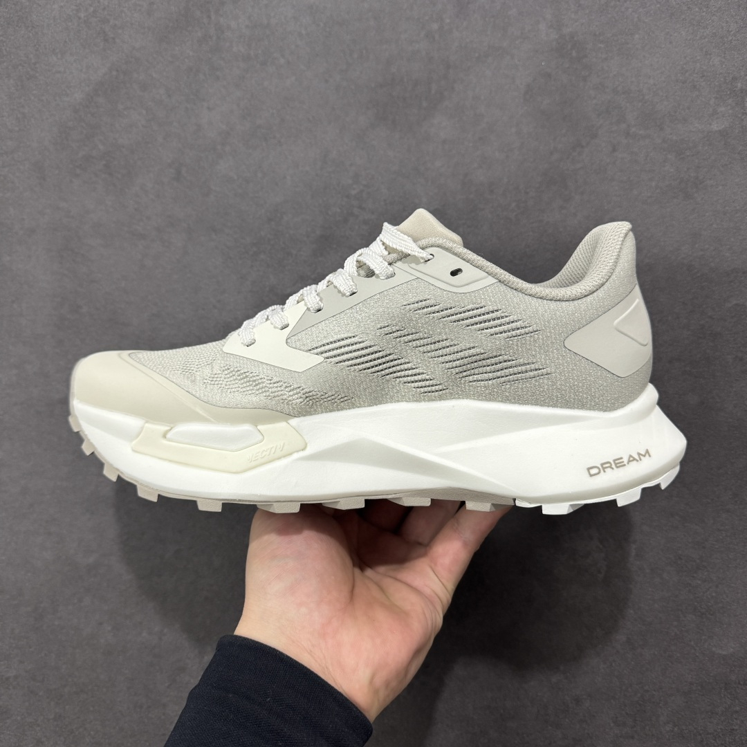 图片[2]-【公司级】The North Face Vectiv Enduris 4 北面 低帮 灰色 舒适柔软耐磨透气低邦越野跑步鞋 采用超轻的Matryx材料和工程化双曲面网眼设计，含57%回收材料，改进后跟贴合度，加上一体化鞋舌翼，提升后跟和足中锁定效果；全长超轻Dream氮气TPU中底，与标准EVA泡沫相比，能量回馈更高、重量更轻；Vectiv 3.0高性能3D TPU板，增强向前推进力和侧面支撑Vectiv 3D前掌翼设计，旨在提升复杂多变越野地形中的稳定性，摇杆式中底几何结构，打造持久向前推进力比VECTIV Enduris 3跑鞋多2毫米中底缓冲，后跟堆叠高度为32毫米，落差6毫米，耐用Surfaceb Ctrlm橡胶外底，优化重量与多功能性，外底采用20%来自致力于农林复合经营和再生农业实践的橡胶，4毫米鞋钉，专为复杂多变越野地形提供高级牵引力。 货号：NF0A8AEP7UP-241 尺码：36-45带半码 编码：WEB270280-选品中心