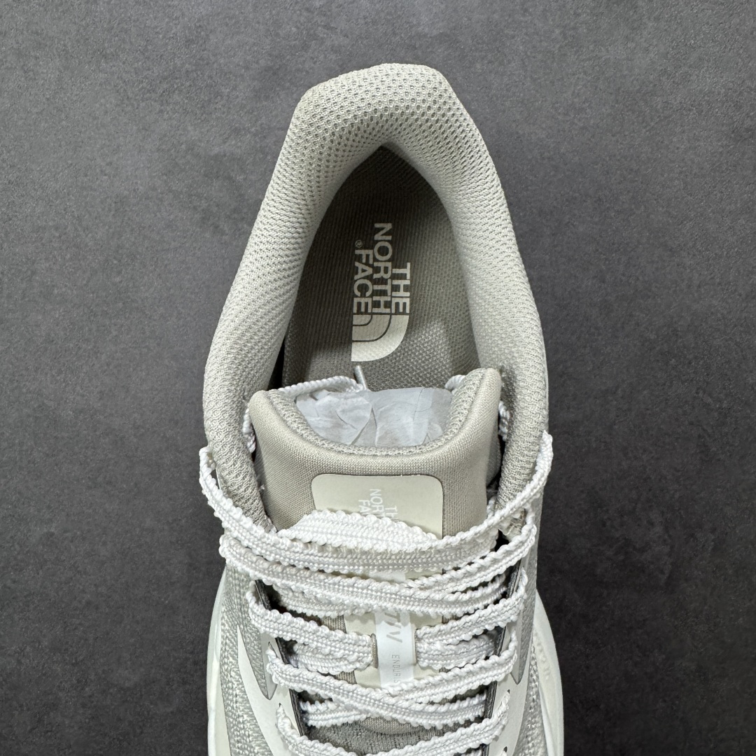 图片[7]-【公司级】The North Face Vectiv Enduris 4 北面 低帮 灰色 舒适柔软耐磨透气低邦越野跑步鞋 采用超轻的Matryx材料和工程化双曲面网眼设计，含57%回收材料，改进后跟贴合度，加上一体化鞋舌翼，提升后跟和足中锁定效果；全长超轻Dream氮气TPU中底，与标准EVA泡沫相比，能量回馈更高、重量更轻；Vectiv 3.0高性能3D TPU板，增强向前推进力和侧面支撑Vectiv 3D前掌翼设计，旨在提升复杂多变越野地形中的稳定性，摇杆式中底几何结构，打造持久向前推进力比VECTIV Enduris 3跑鞋多2毫米中底缓冲，后跟堆叠高度为32毫米，落差6毫米，耐用Surfaceb Ctrlm橡胶外底，优化重量与多功能性，外底采用20%来自致力于农林复合经营和再生农业实践的橡胶，4毫米鞋钉，专为复杂多变越野地形提供高级牵引力。 货号：NF0A8AEP7UP-241 尺码：36-45带半码 编码：WEB270280-选品中心