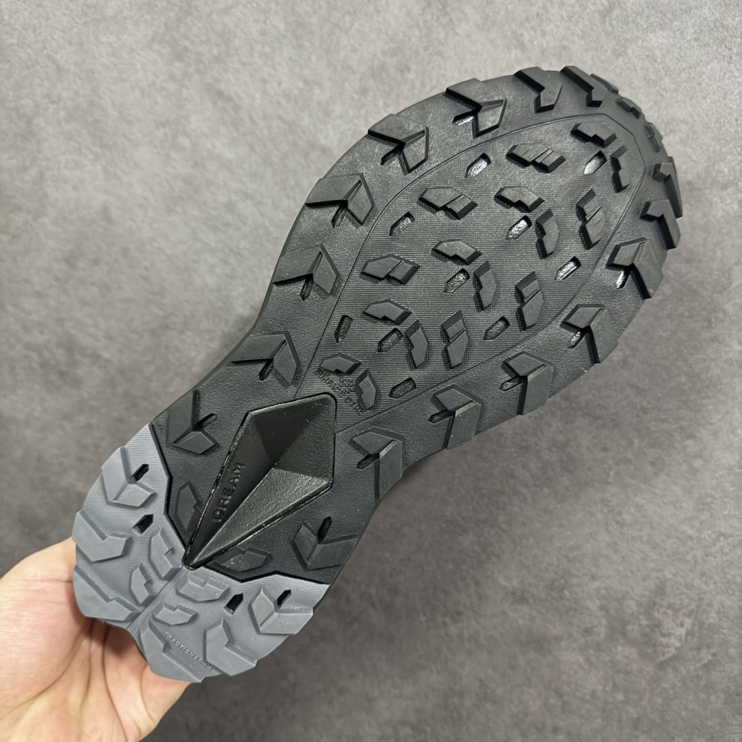 图片[9]-【公司级】The North Face Vectiv Enduris 4 北面 低帮 灰色 舒适柔软耐磨透气低邦越野跑步鞋 采用超轻的Matryx材料和工程化双曲面网眼设计，含57%回收材料，改进后跟贴合度，加上一体化鞋舌翼，提升后跟和足中锁定效果；全长超轻Dream氮气TPU中底，与标准EVA泡沫相比，能量回馈更高、重量更轻；Vectiv 3.0高性能3D TPU板，增强向前推进力和侧面支撑Vectiv 3D前掌翼设计，旨在提升复杂多变越野地形中的稳定性，摇杆式中底几何结构，打造持久向前推进力比VECTIV Enduris 3跑鞋多2毫米中底缓冲，后跟堆叠高度为32毫米，落差6毫米，耐用Surfaceb Ctrlm橡胶外底，优化重量与多功能性，外底采用20%来自致力于农林复合经营和再生农业实践的橡胶，4毫米鞋钉，专为复杂多变越野地形提供高级牵引力。 货号：NF0A8AEPW9O-085 尺码：38-45带半码 编码：WEB270280-选品中心