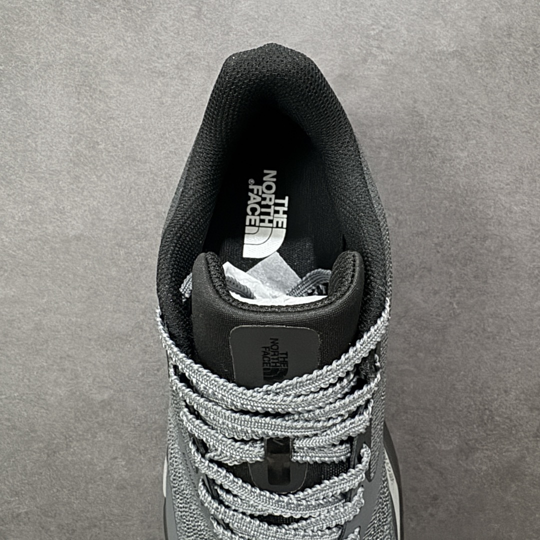 图片[7]-【公司级】The North Face Vectiv Enduris 4 北面 低帮 灰色 舒适柔软耐磨透气低邦越野跑步鞋 采用超轻的Matryx材料和工程化双曲面网眼设计，含57%回收材料，改进后跟贴合度，加上一体化鞋舌翼，提升后跟和足中锁定效果；全长超轻Dream氮气TPU中底，与标准EVA泡沫相比，能量回馈更高、重量更轻；Vectiv 3.0高性能3D TPU板，增强向前推进力和侧面支撑Vectiv 3D前掌翼设计，旨在提升复杂多变越野地形中的稳定性，摇杆式中底几何结构，打造持久向前推进力比VECTIV Enduris 3跑鞋多2毫米中底缓冲，后跟堆叠高度为32毫米，落差6毫米，耐用Surfaceb Ctrlm橡胶外底，优化重量与多功能性，外底采用20%来自致力于农林复合经营和再生农业实践的橡胶，4毫米鞋钉，专为复杂多变越野地形提供高级牵引力。 货号：NF0A8AEPW9O-085 尺码：38-45带半码 编码：WEB270280-选品中心