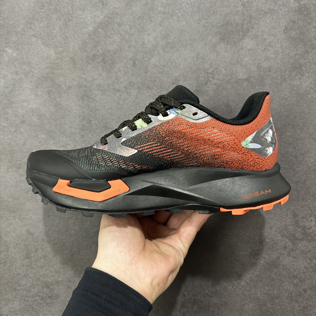 图片[2]-【公司级】The North Face Vectiv Enduris 4 北面 低帮 灰色 舒适柔软耐磨透气低邦越野跑步鞋 采用超轻的Matryx材料和工程化双曲面网眼设计，含57%回收材料，改进后跟贴合度，加上一体化鞋舌翼，提升后跟和足中锁定效果；全长超轻Dream氮气TPU中底，与标准EVA泡沫相比，能量回馈更高、重量更轻；Vectiv 3.0高性能3D TPU板，增强向前推进力和侧面支撑Vectiv 3D前掌翼设计，旨在提升复杂多变越野地形中的稳定性，摇杆式中底几何结构，打造持久向前推进力比VECTIV Enduris 3跑鞋多2毫米中底缓冲，后跟堆叠高度为32毫米，落差6毫米，耐用Surfaceb Ctrlm橡胶外底，优化重量与多功能性，外底采用20%来自致力于农林复合经营和再生农业实践的橡胶，4毫米鞋钉，专为复杂多变越野地形提供高级牵引力。 货号：NF0A8DA4GHW-075 尺码：38-45带半码 编码：WEB270280-选品中心